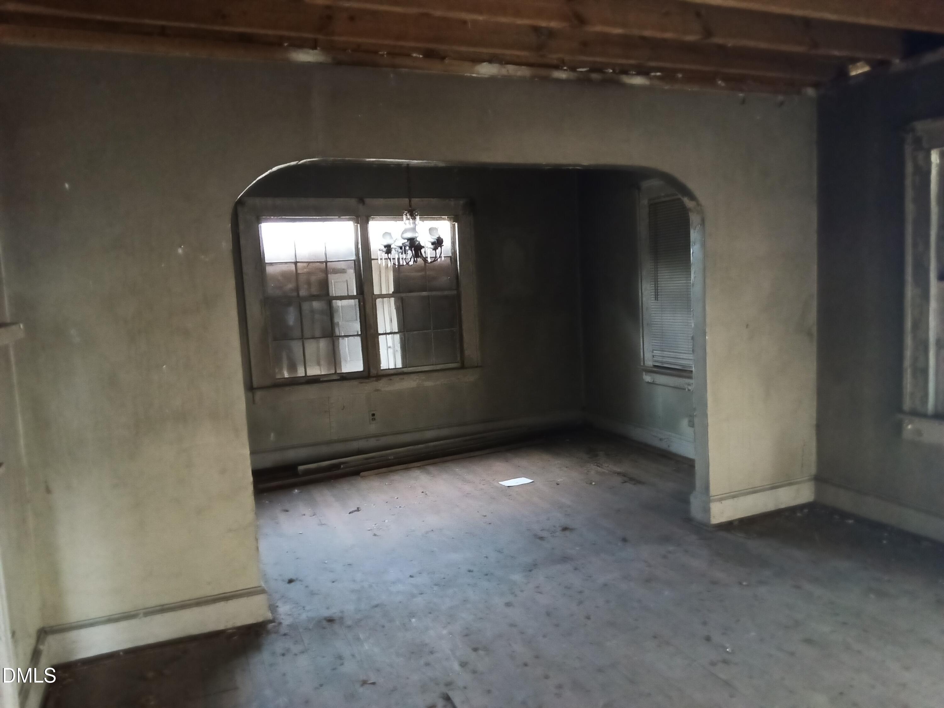 112 N Secrest Street Property Photo 5