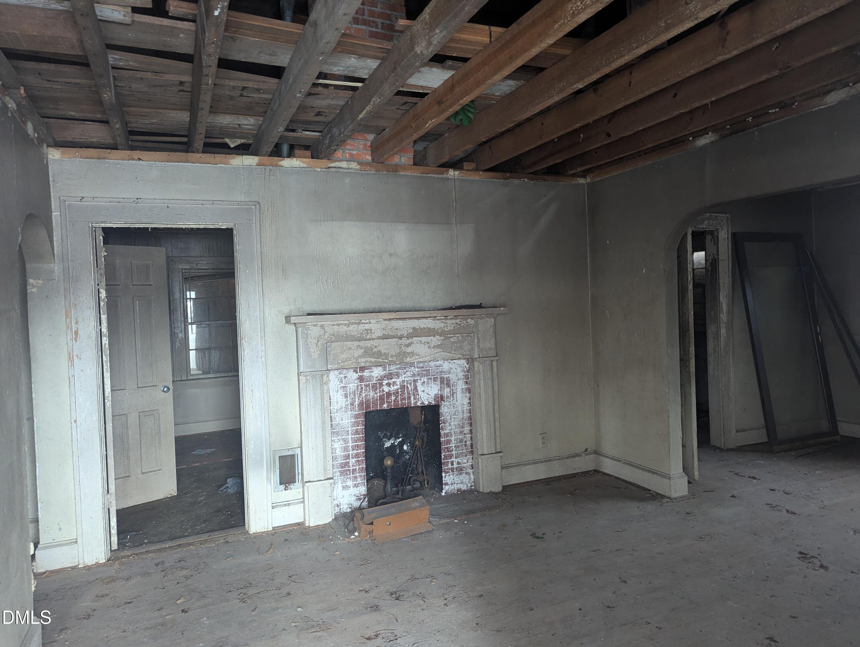 112 N Secrest Street Property Photo 6