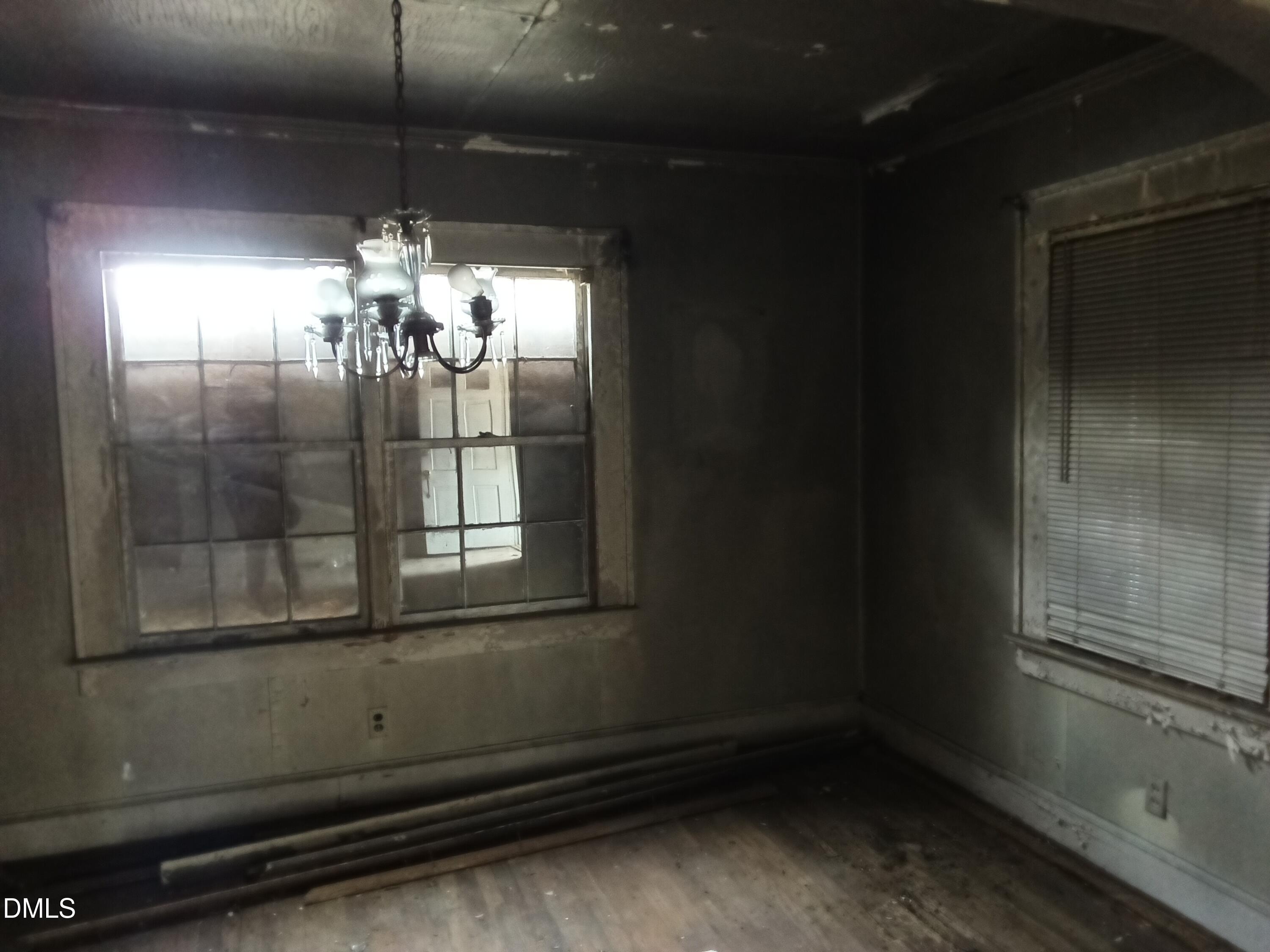 112 N Secrest Street Property Photo 9