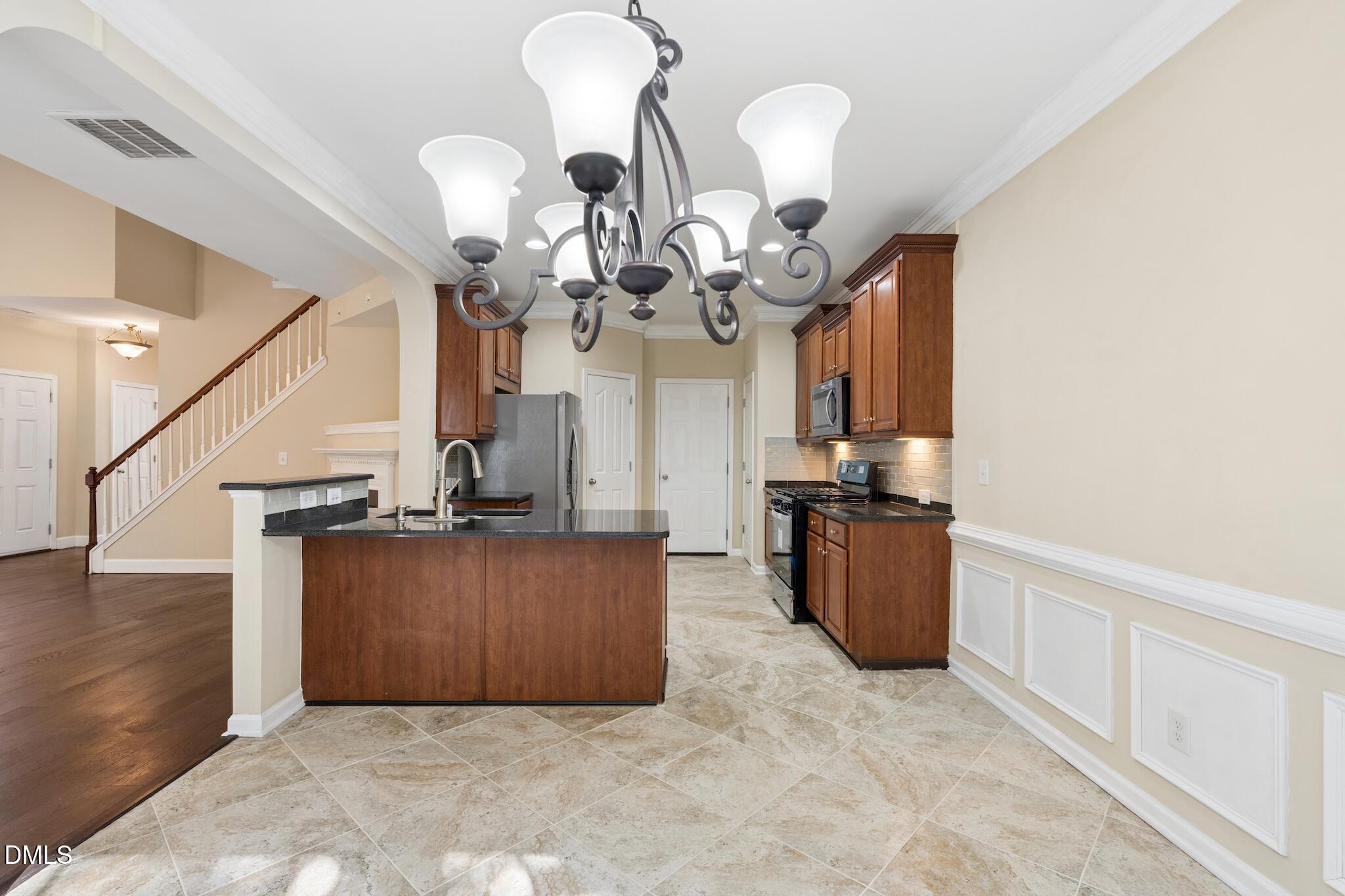 613 Abbey Hall Way Property Photo 8