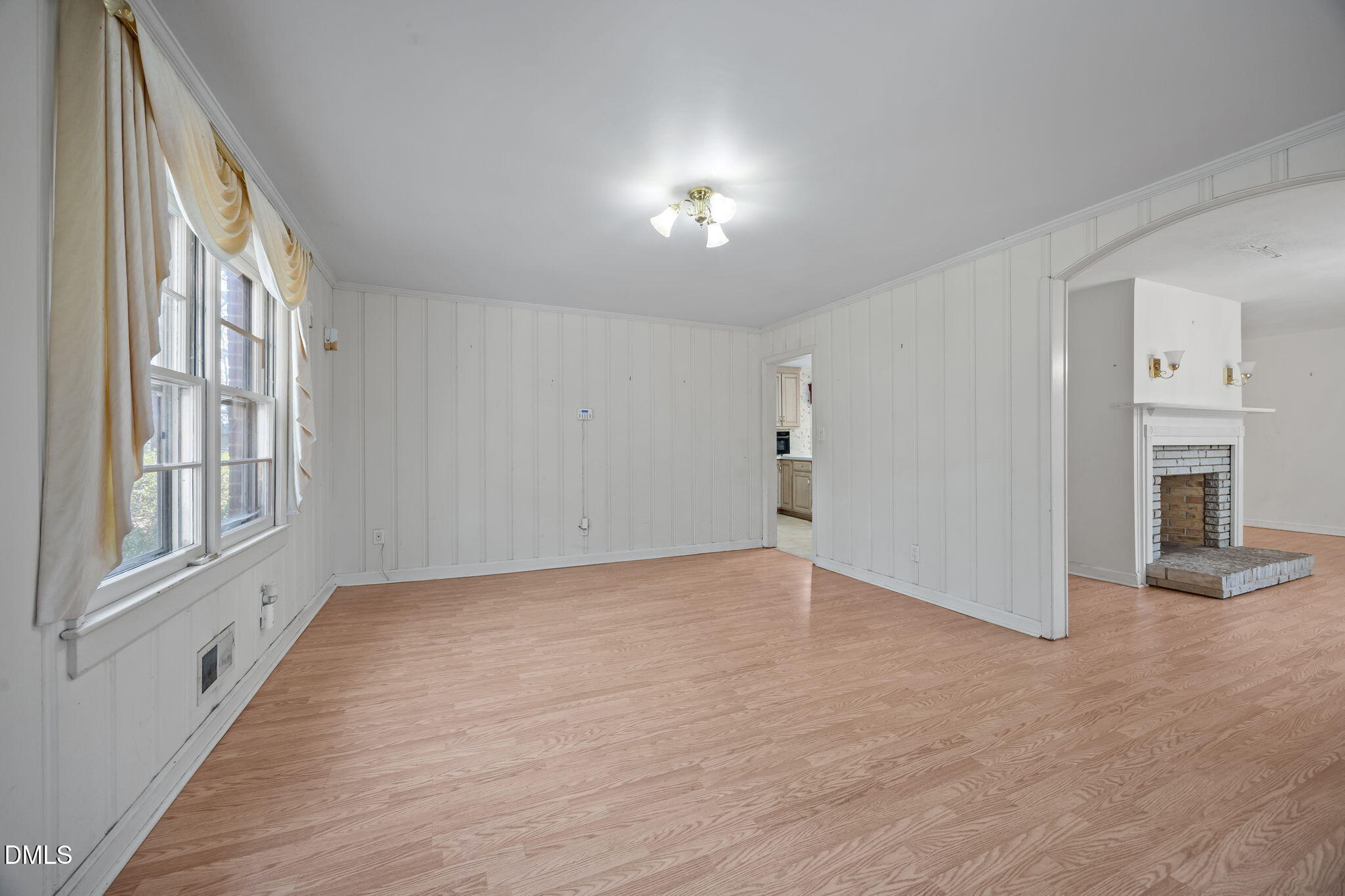 2009 Philcrest Road Property Photo 4
