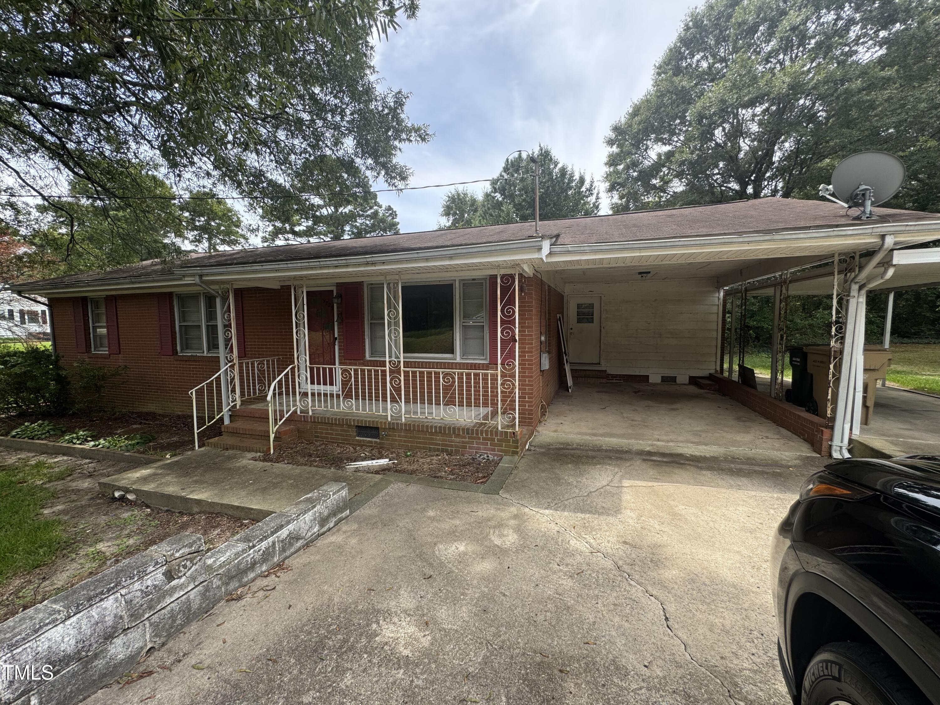 9729 Clayton Boulevard Property Photo 6
