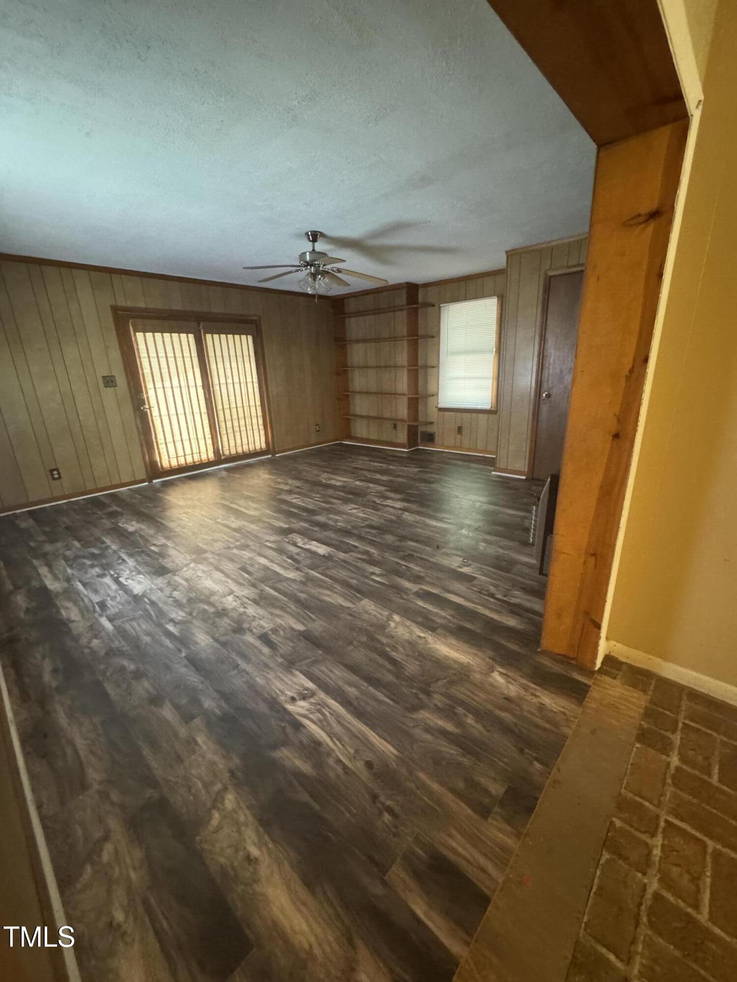 9729 Clayton Boulevard Property Photo 9