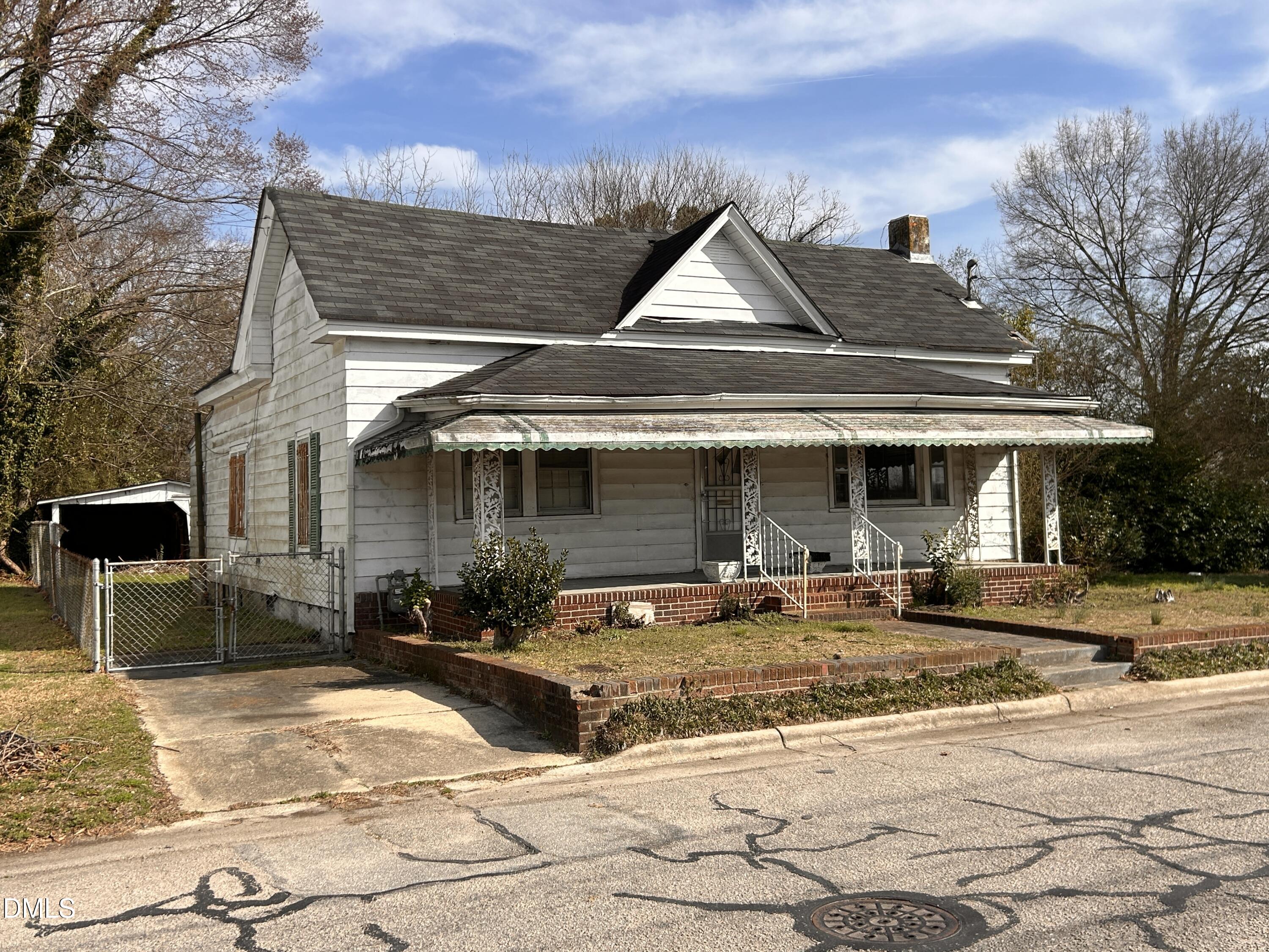 104 Ash Street E Property Photo 1