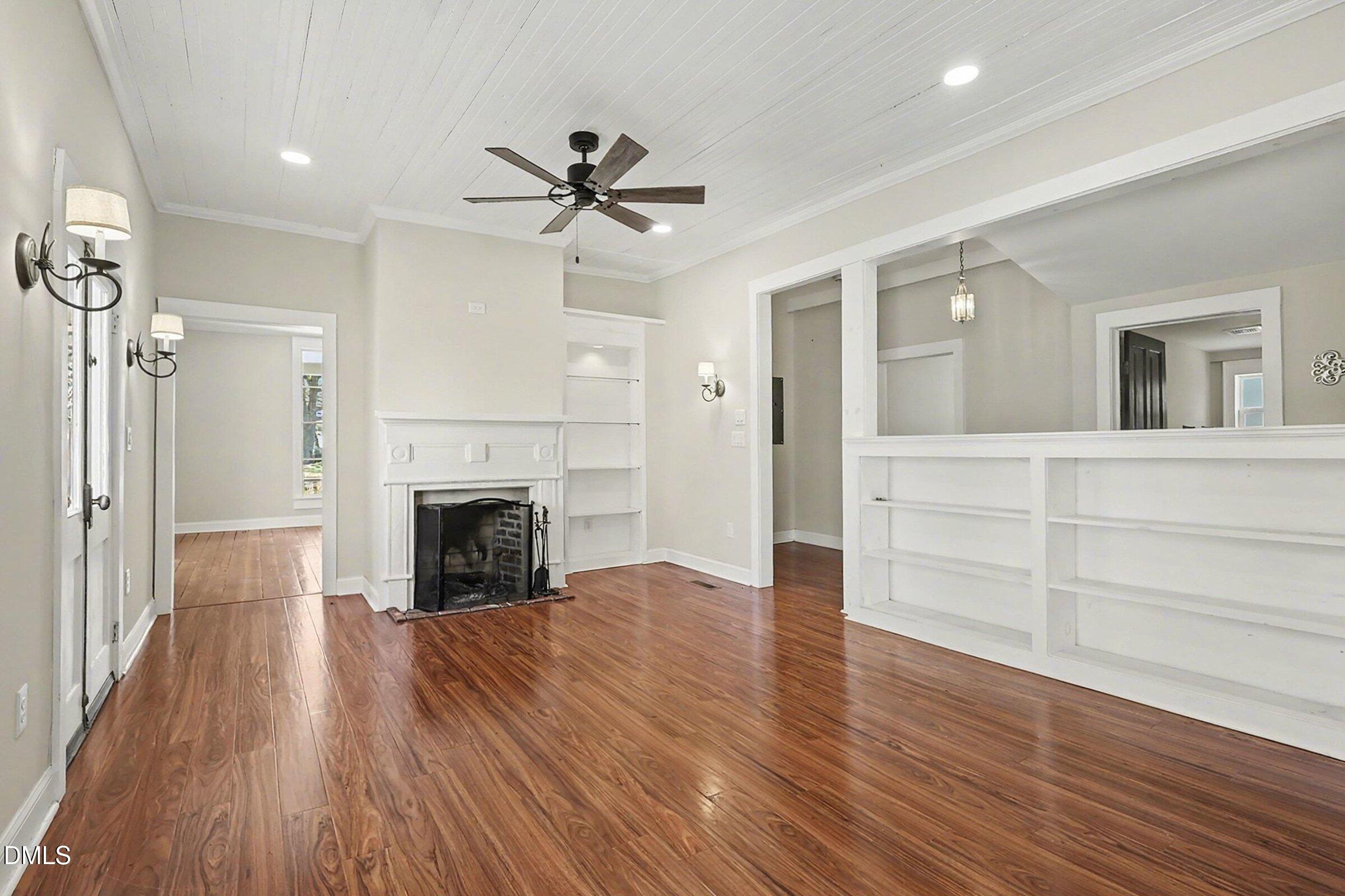 321 E Branch Street Property Photo 7