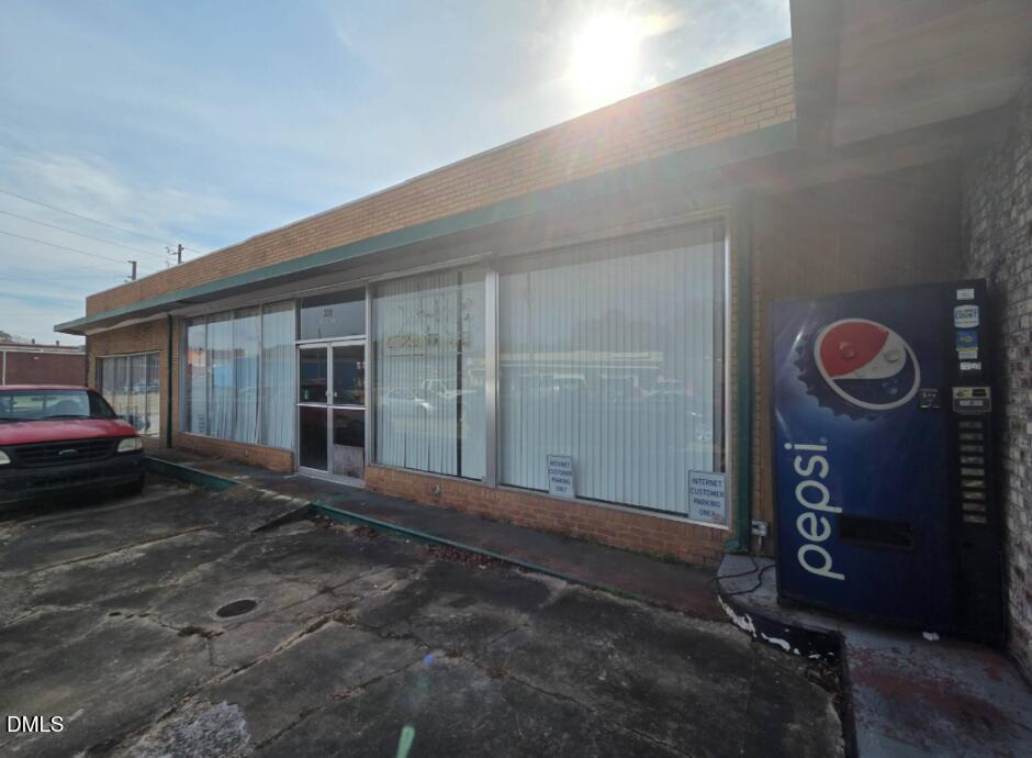 300 W Seaboard Street Property Photo 1