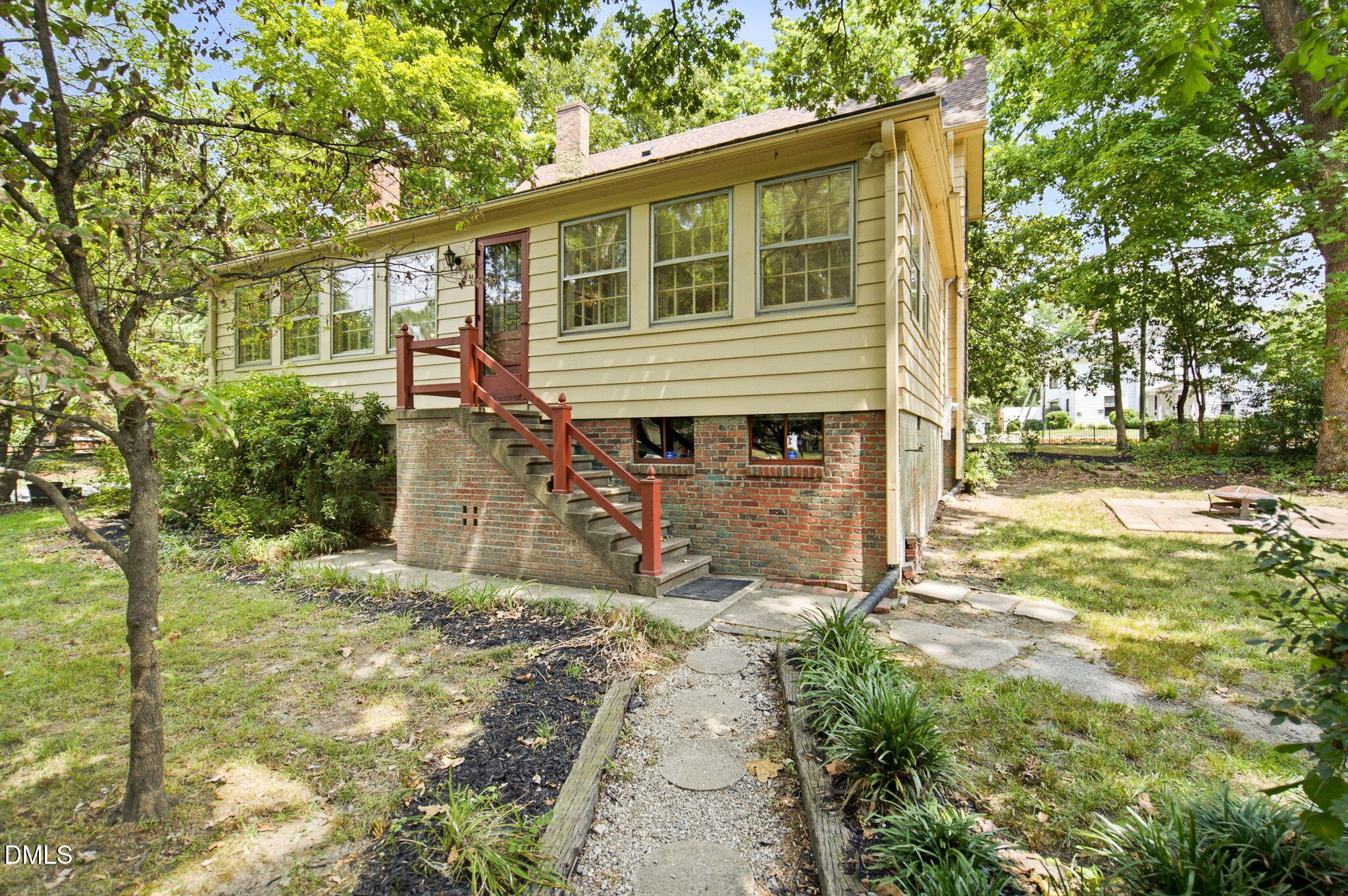 916 W Davis Street Property Photo 40