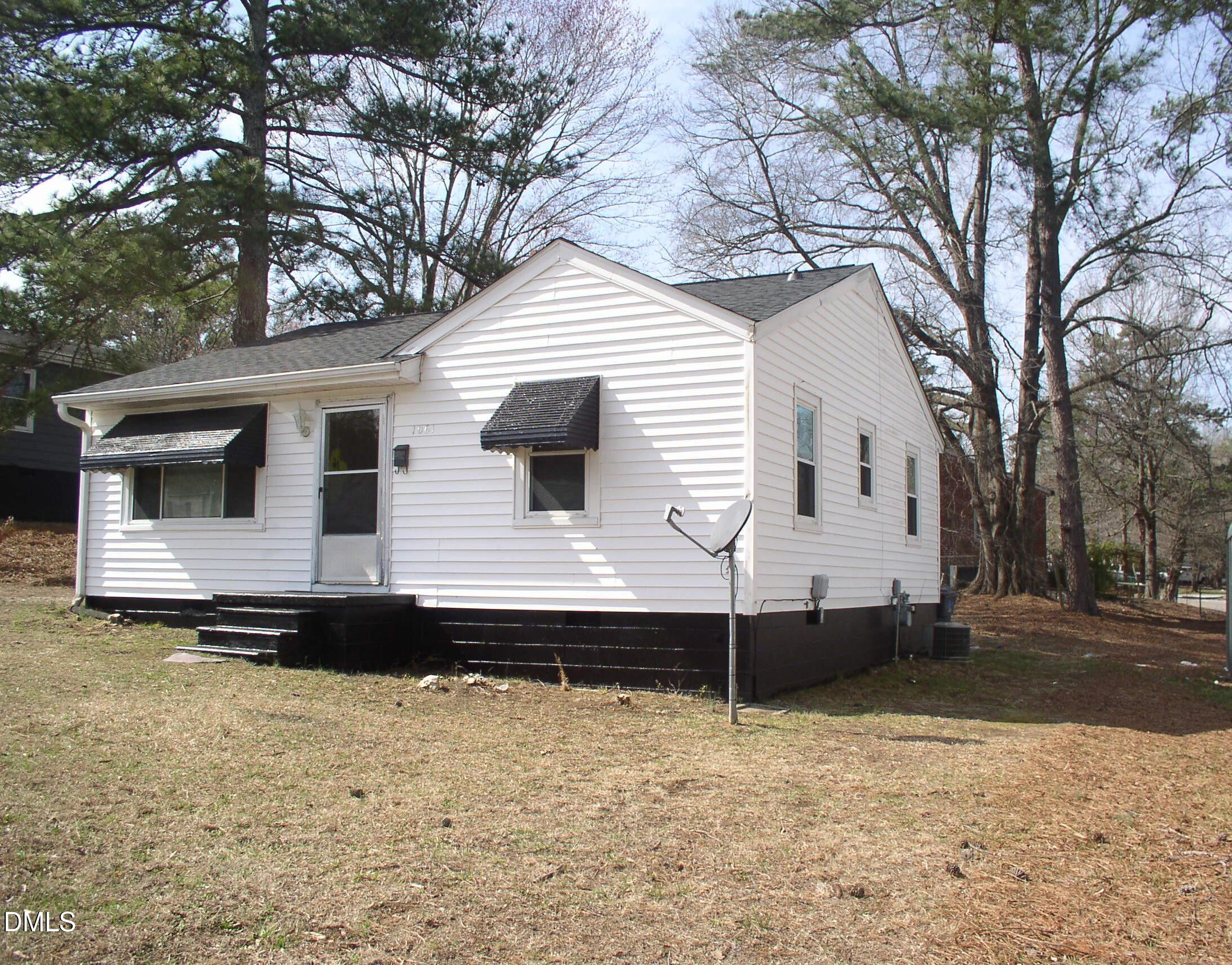 1061 N Pinkston Street Property Photo 1