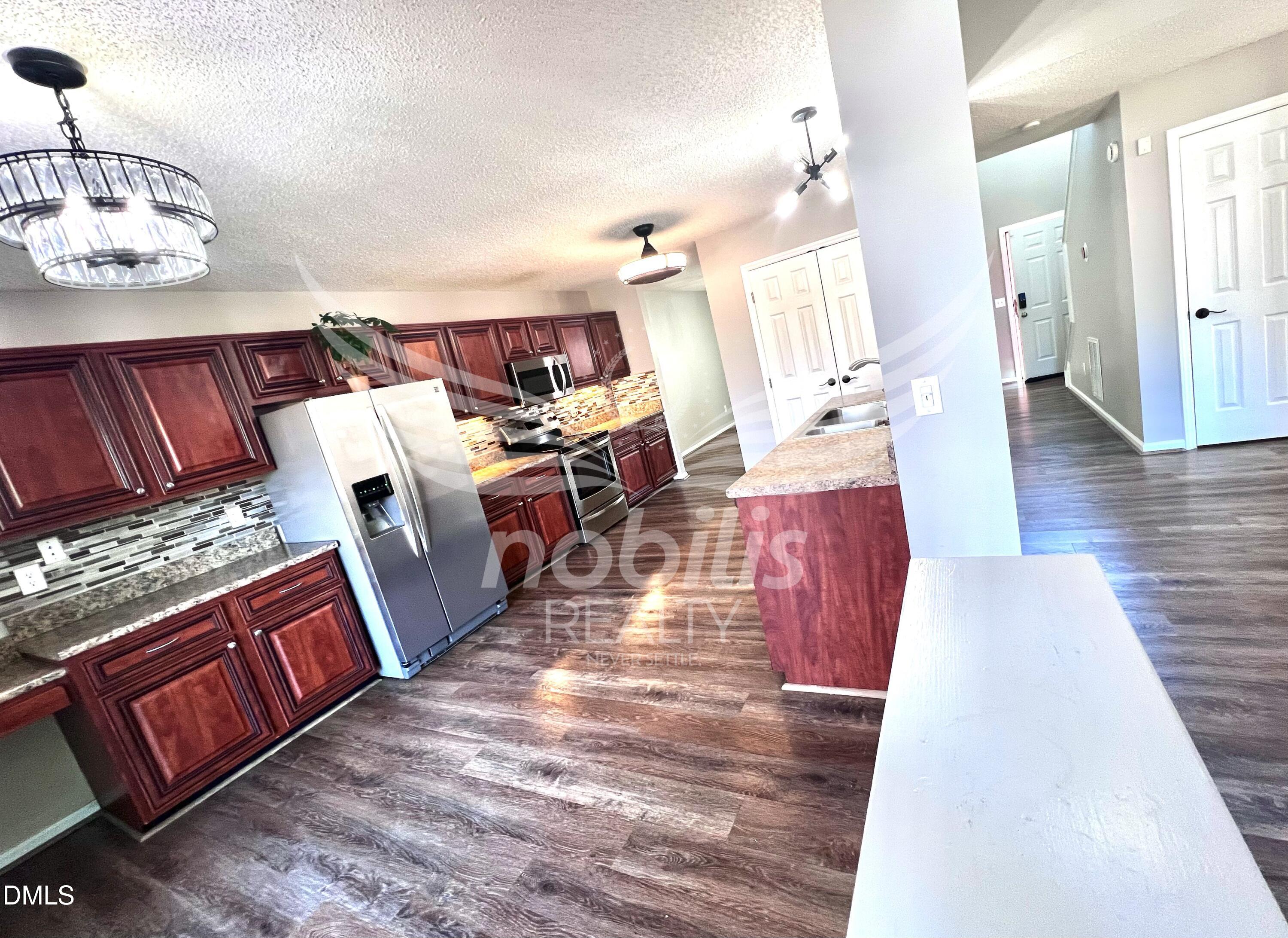 803 Yorkshire Drive Property Photo 5