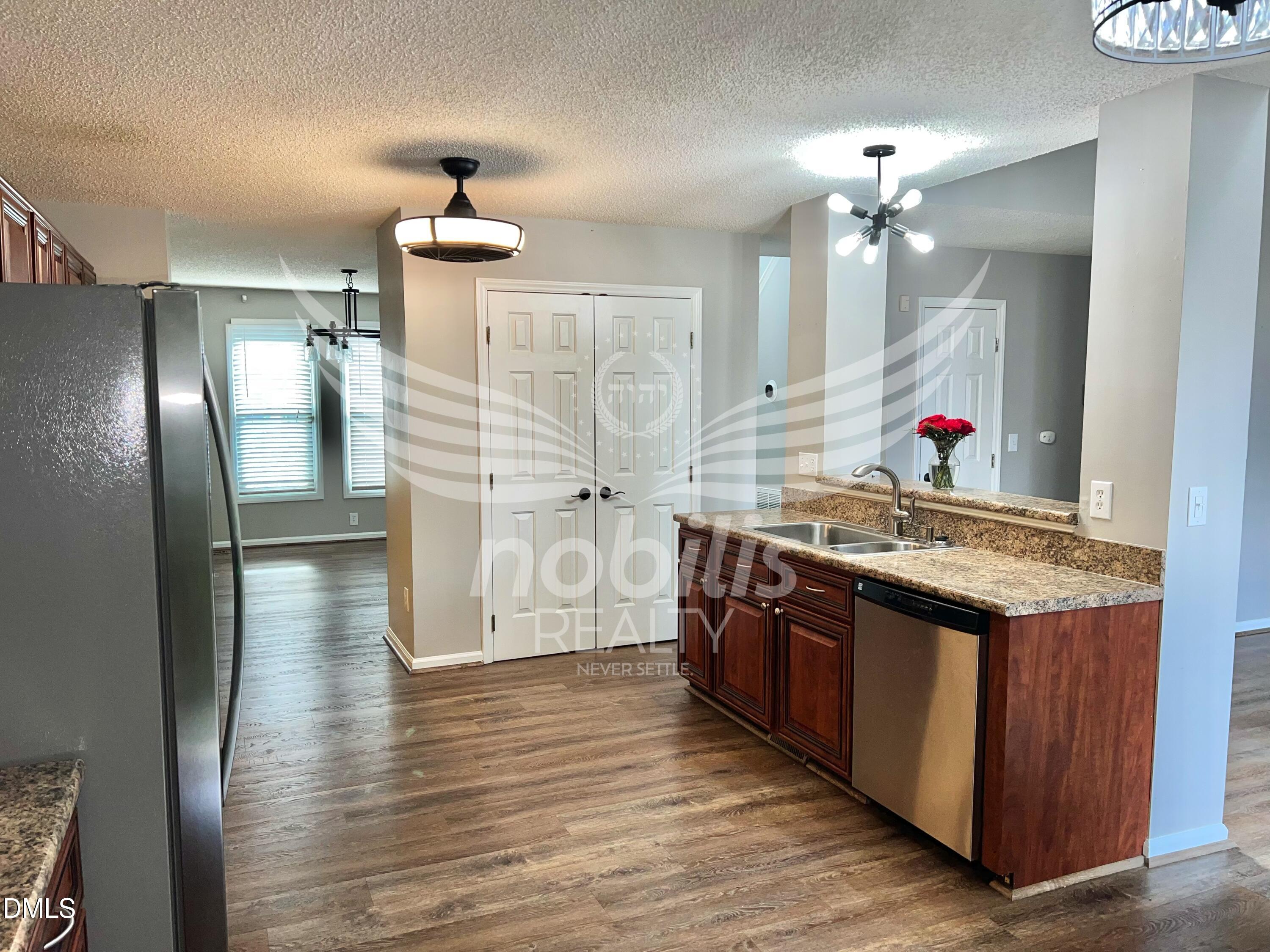 803 Yorkshire Drive Property Photo 7
