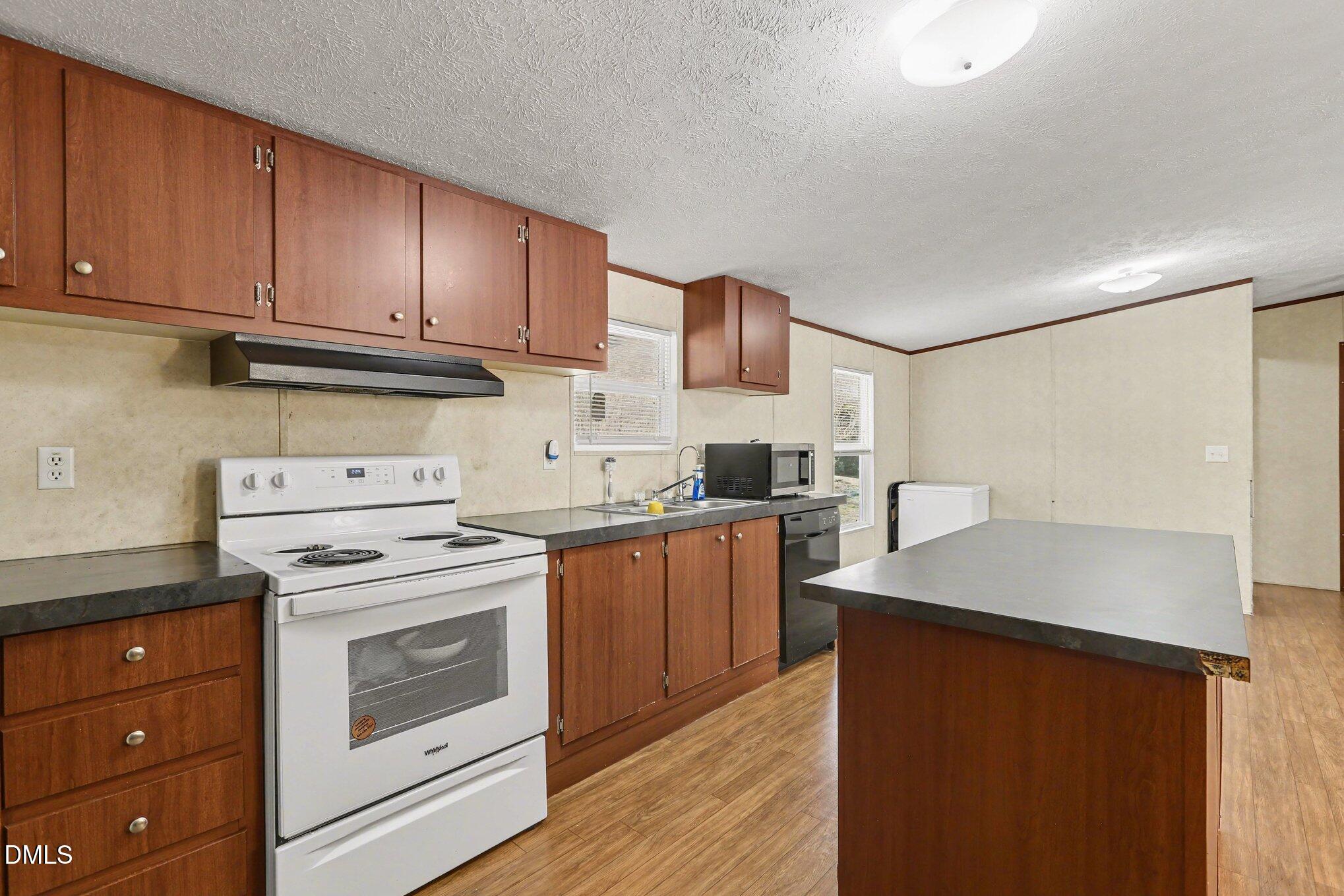 4963 Thom Road Property Photo 6