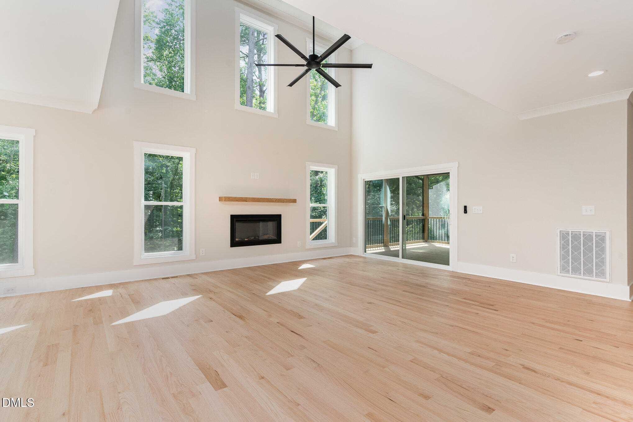 301 W College Street Property Photo 13