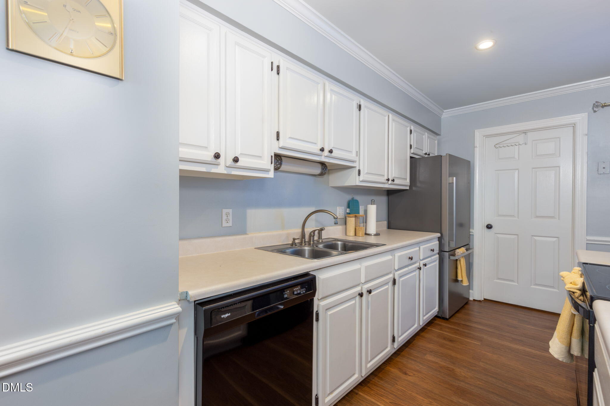 1250 Shadowbark Court Property Photo 4