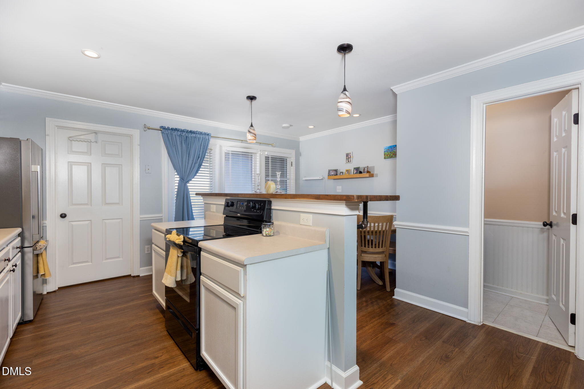 1250 Shadowbark Court Property Photo 6