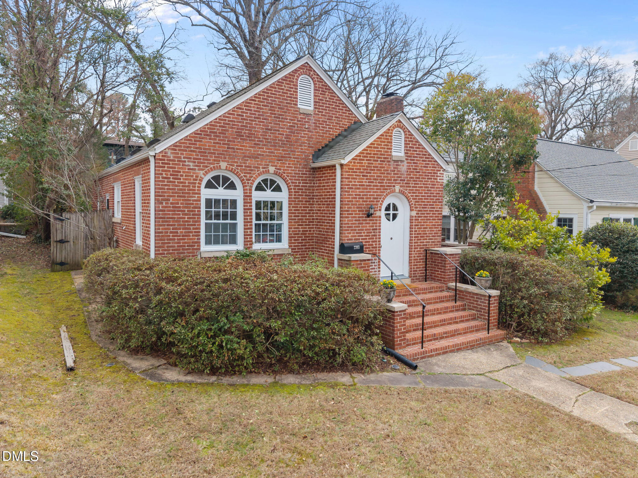 2303 Englewood Avenue Property Photo 3