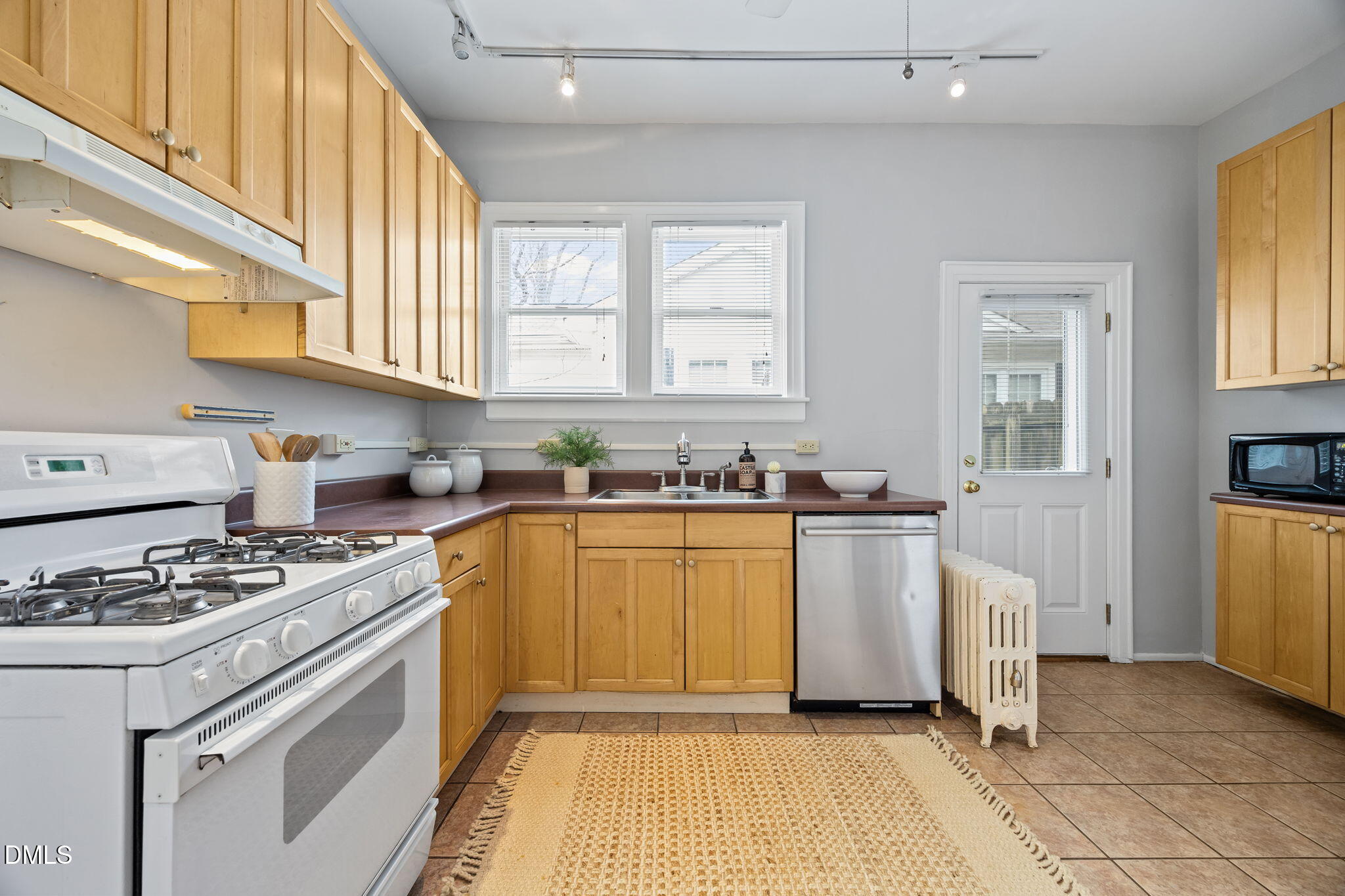 2303 Englewood Avenue Property Photo 13