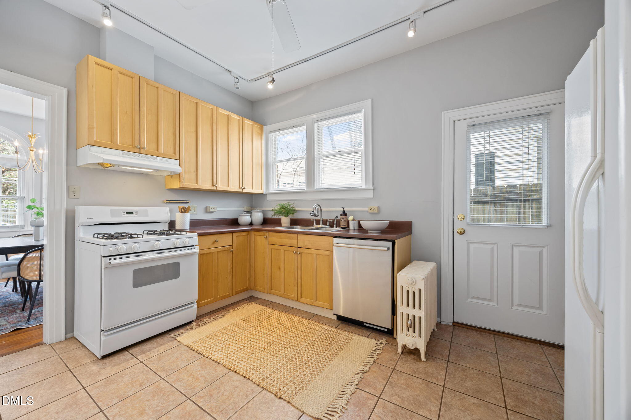 2303 Englewood Avenue Property Photo 14