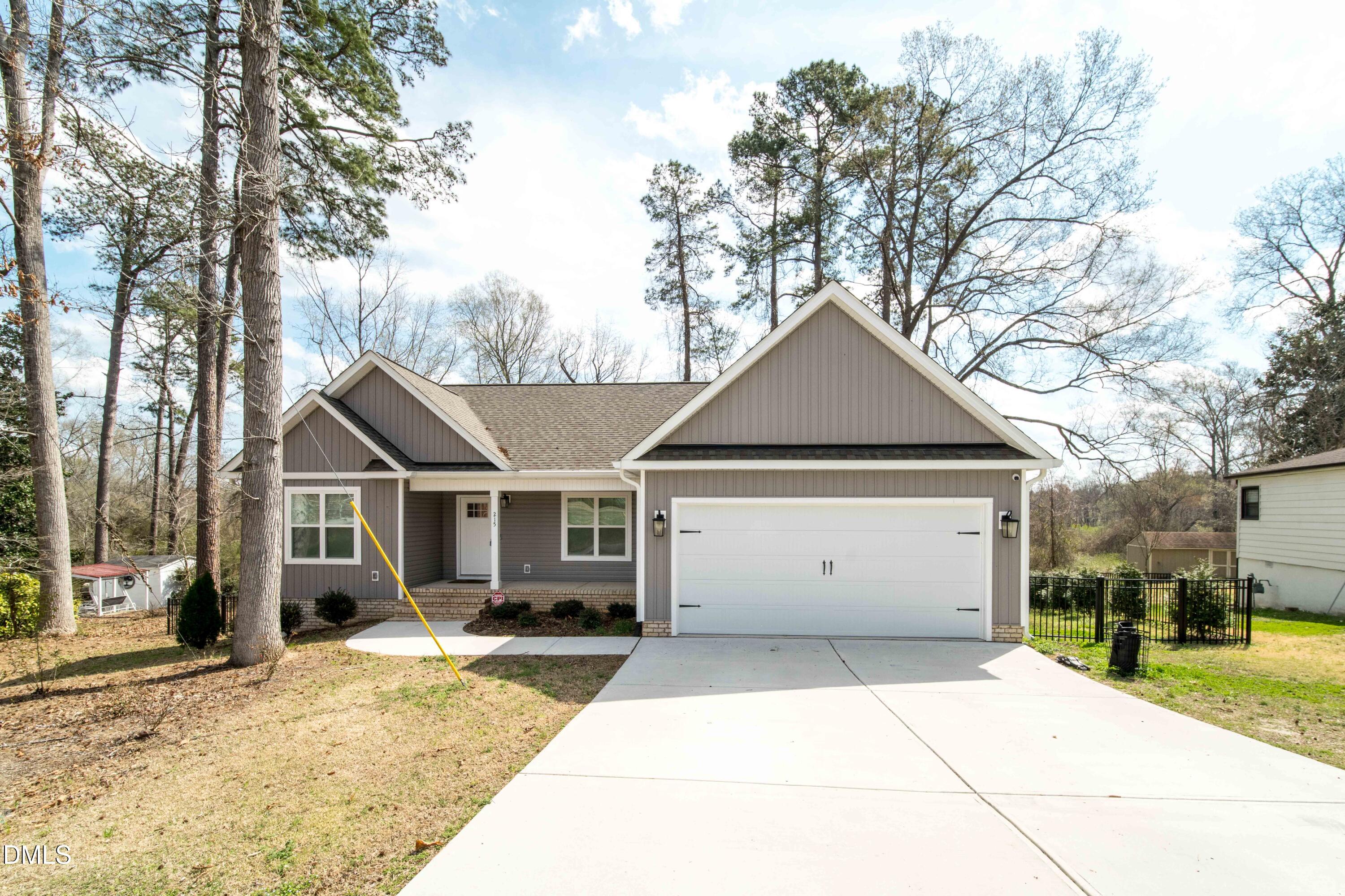215 Tanglewood Drive Property Photo 1