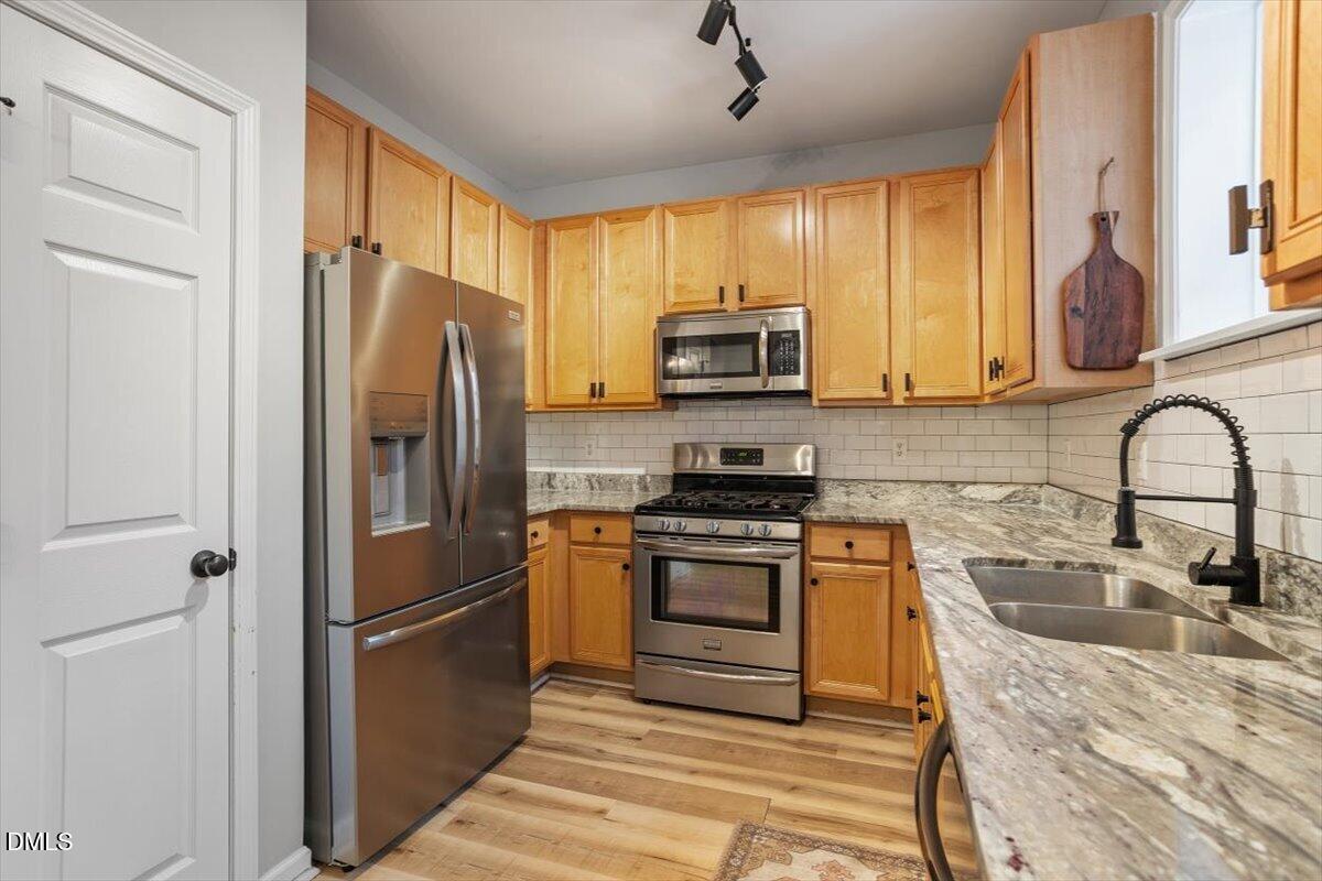 2925 Carriage Meadows Drive Property Photo 7
