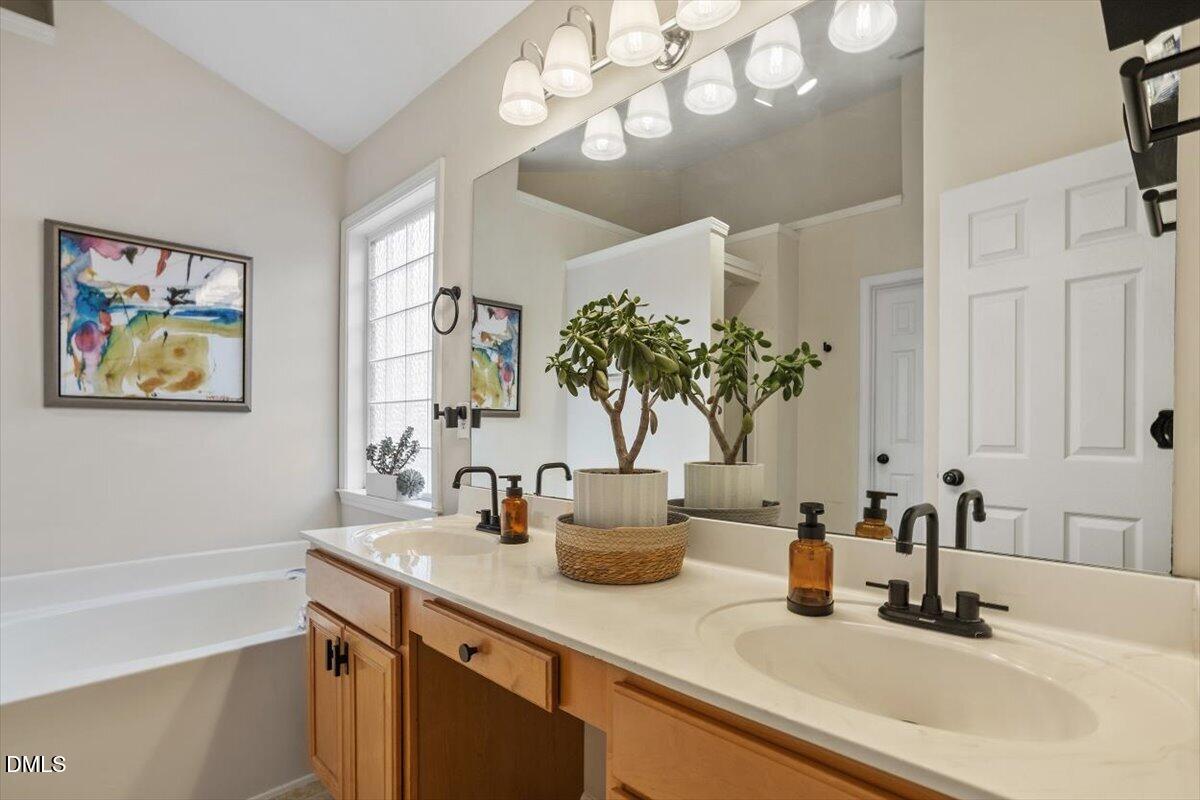 2925 Carriage Meadows Drive Property Photo 16
