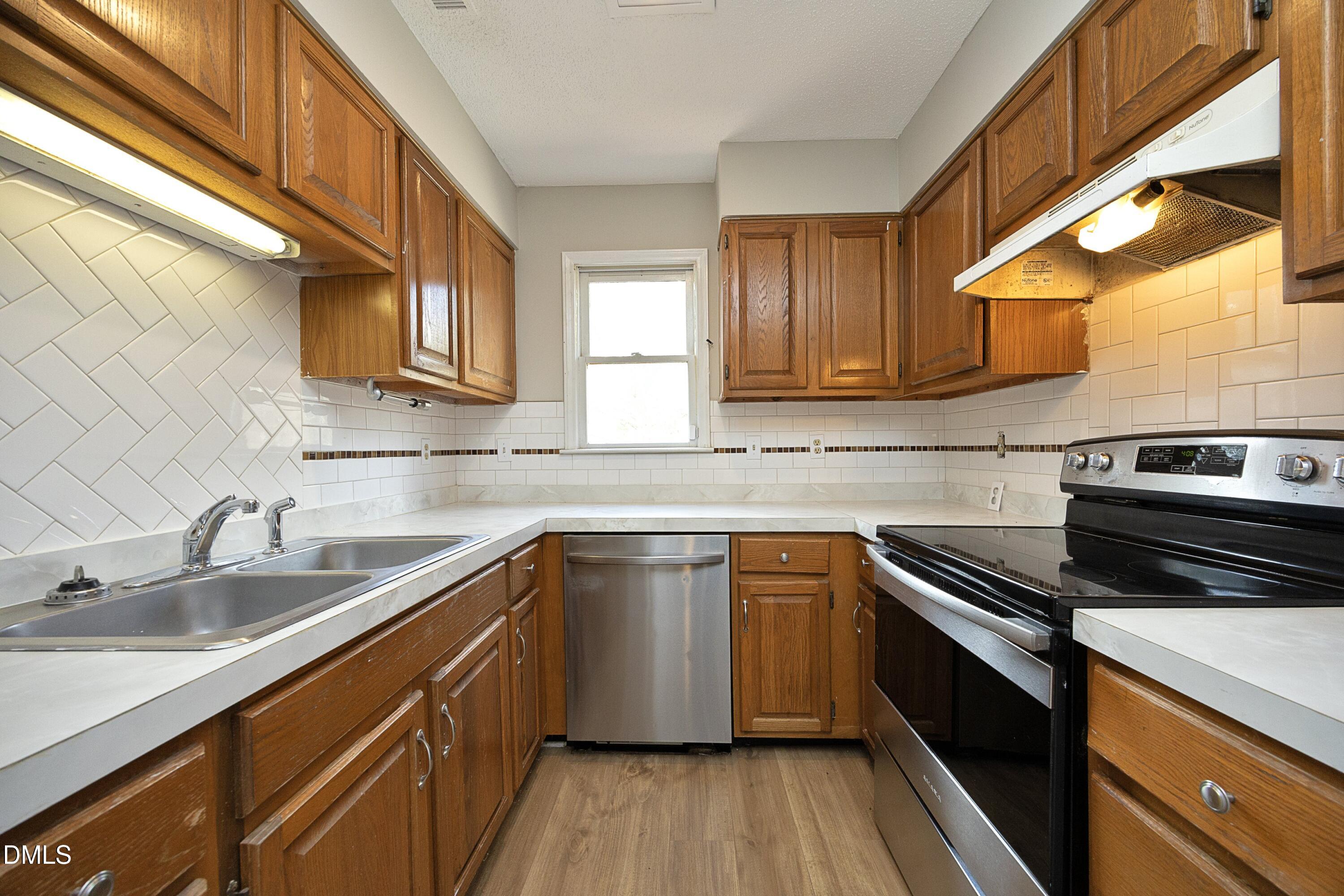 806 Kendall Drive 502 Property Photo 6