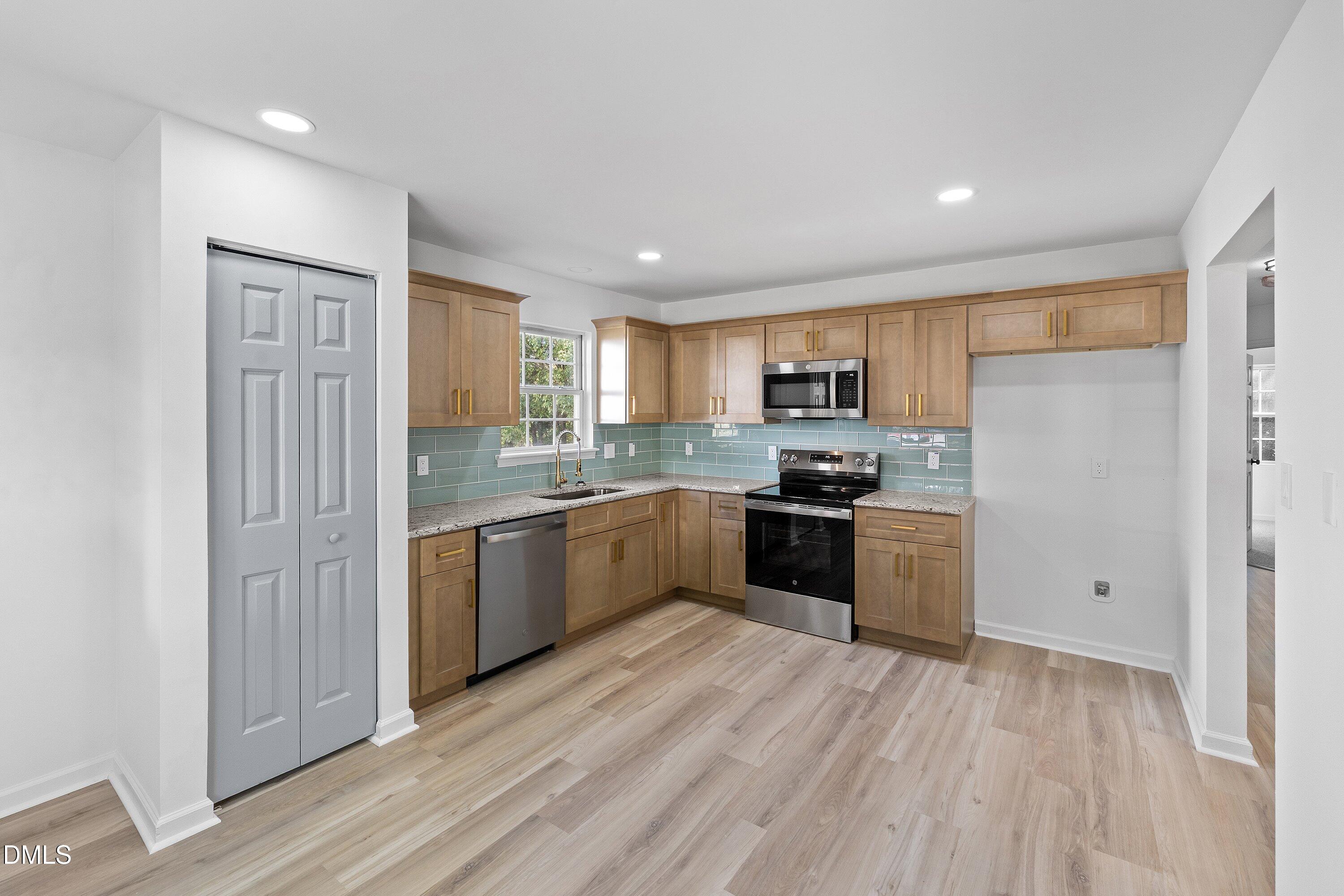 12 Sameer Court Property Photo 10