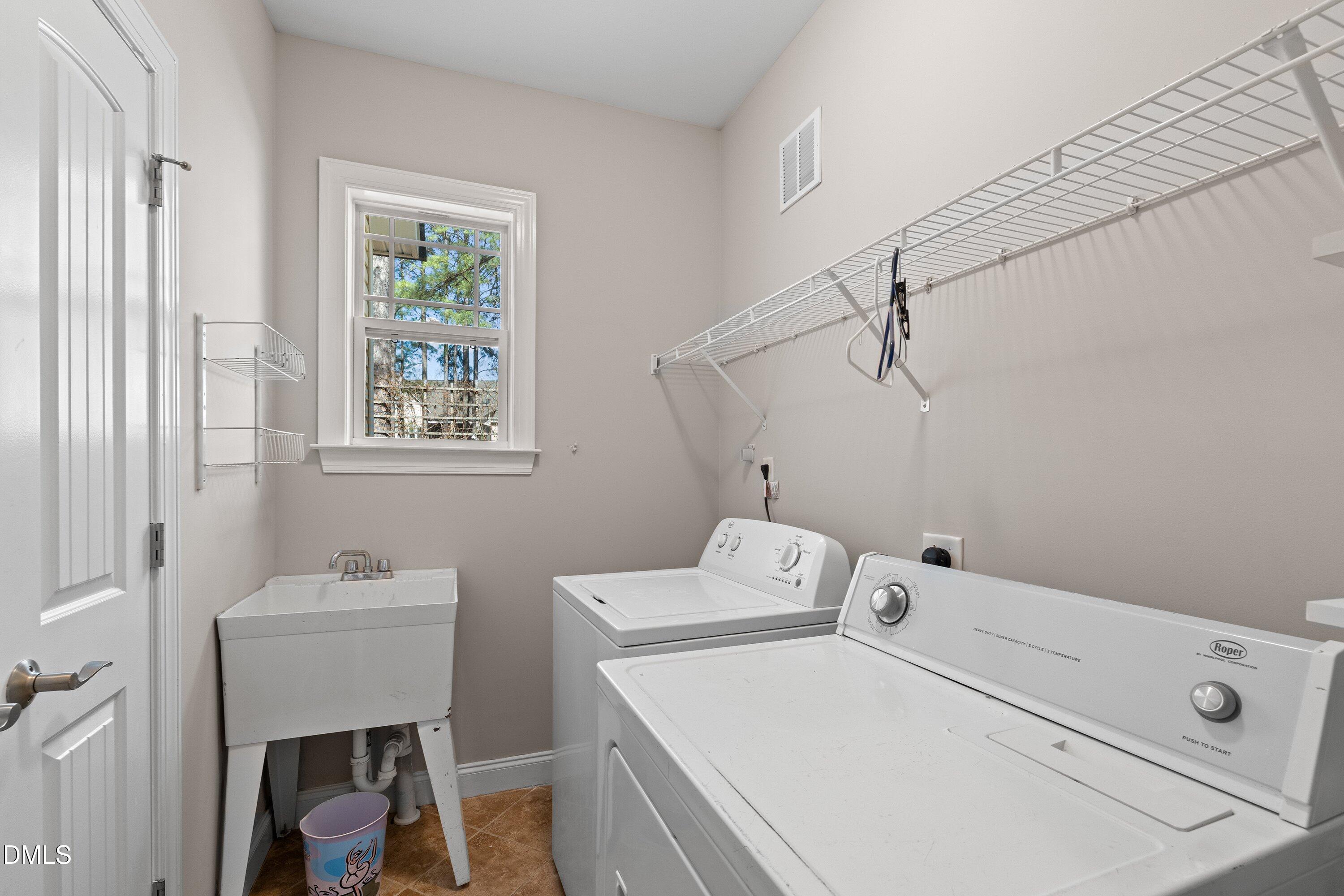 89 New Castle Court Property Photo 30