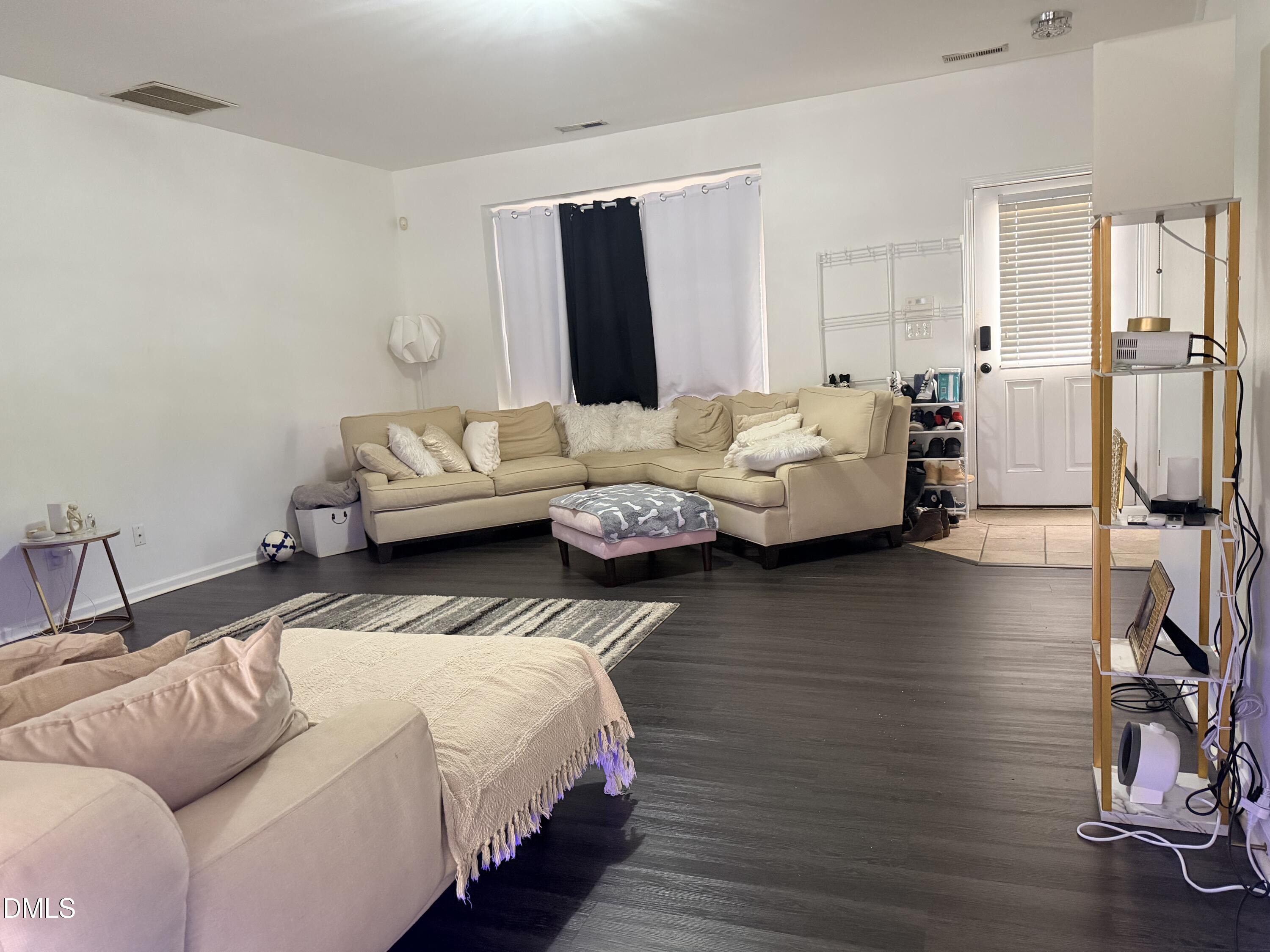 5345 Glen Canyon Road Property Photo 3
