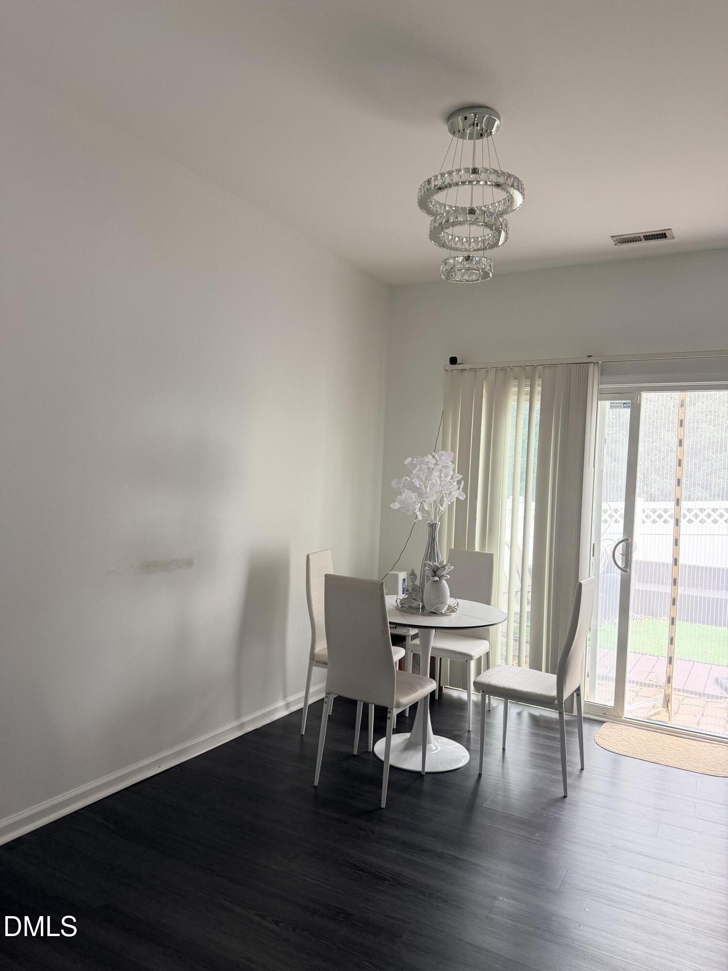 5345 Glen Canyon Road Property Photo 4