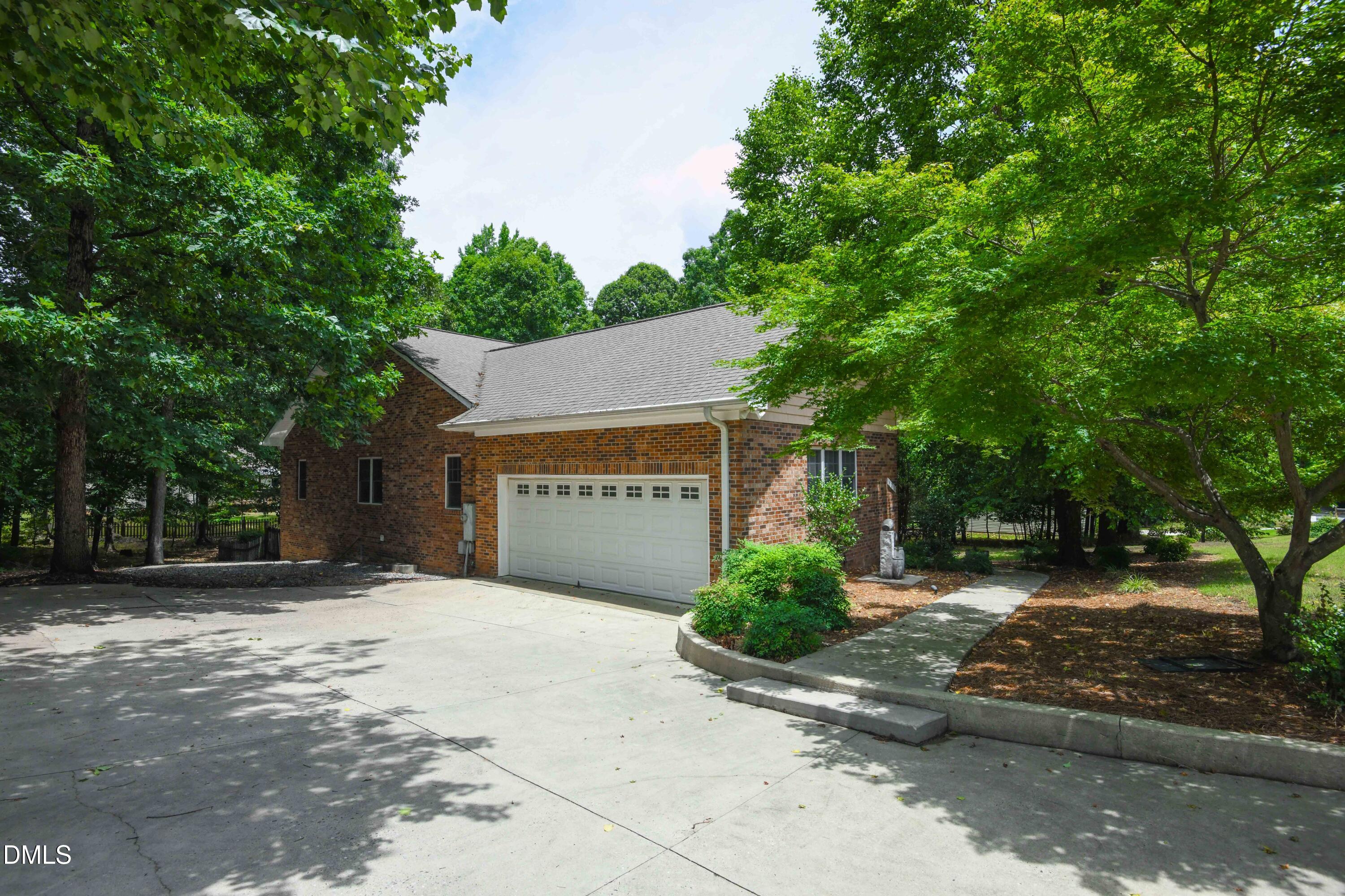 521 Dogwood Drive Property Photo 2