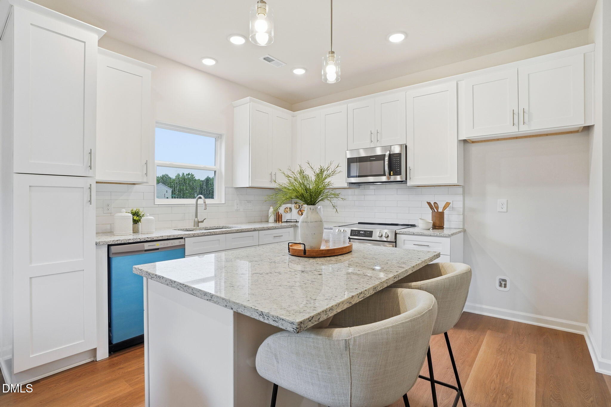 9043 Phoenix Court Property Photo 4