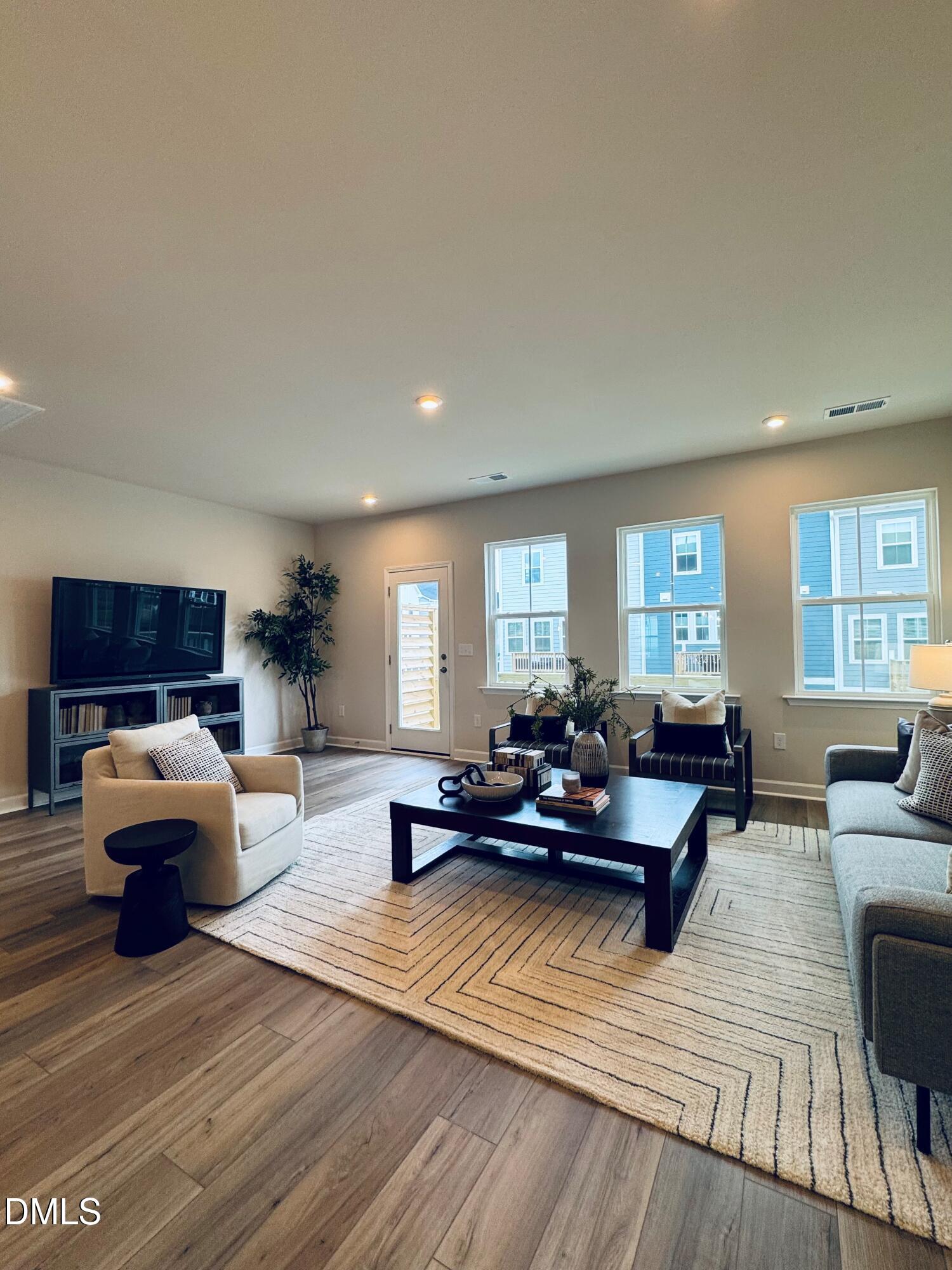 706 Hyperion Alley Property Photo 13