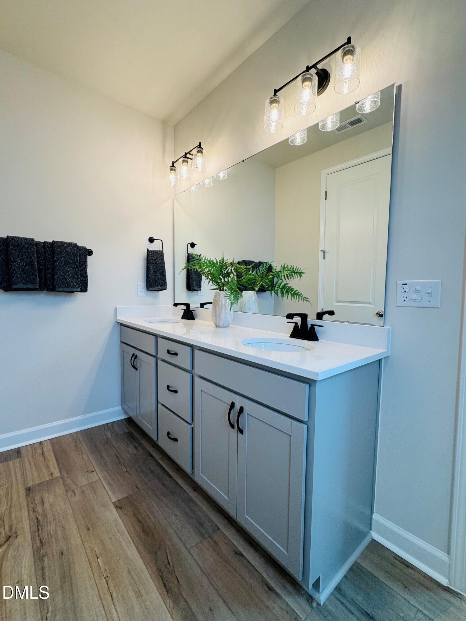 706 Hyperion Alley Property Photo 16