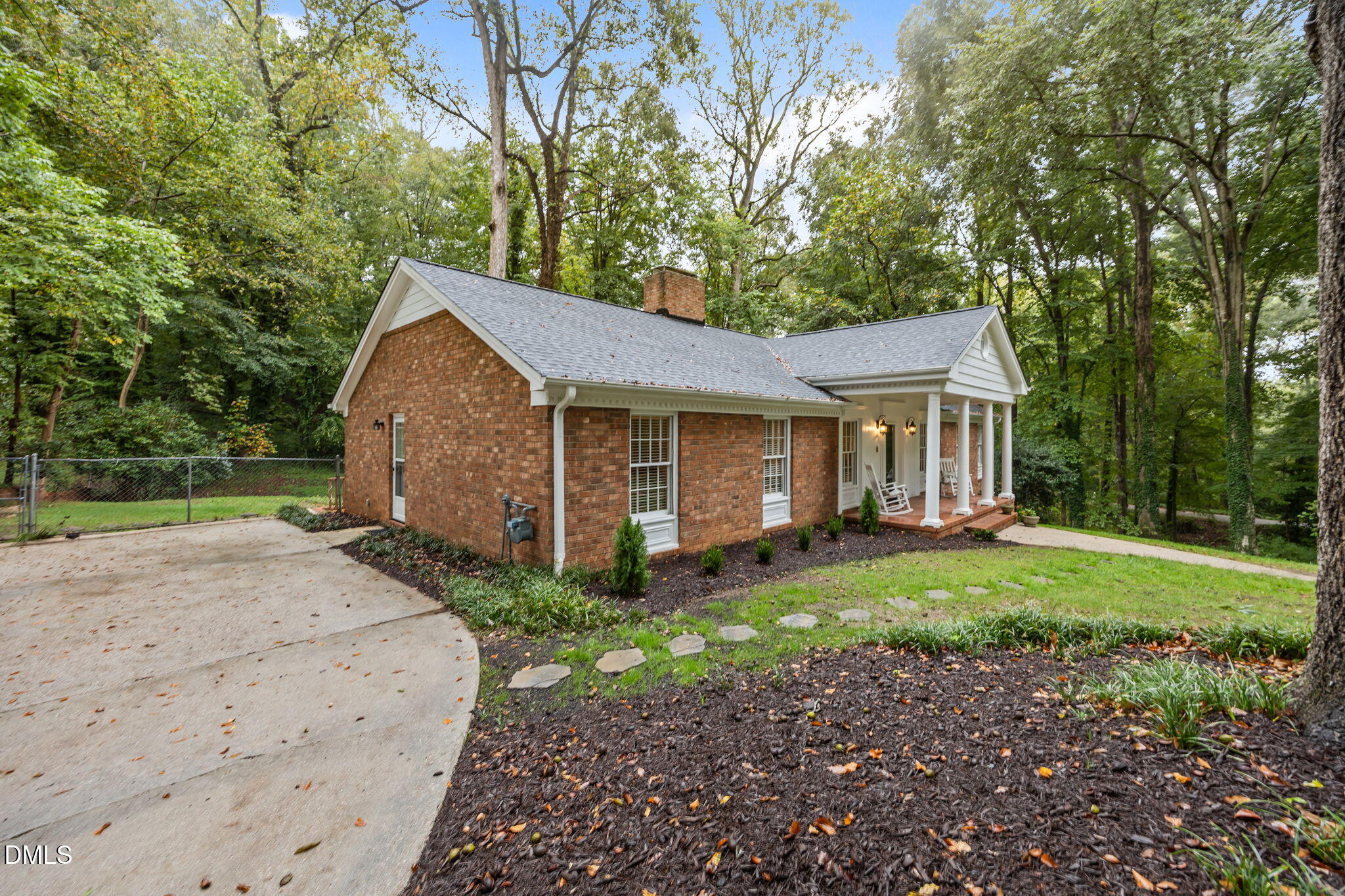 4902 Carteret Drive Property Photo 3