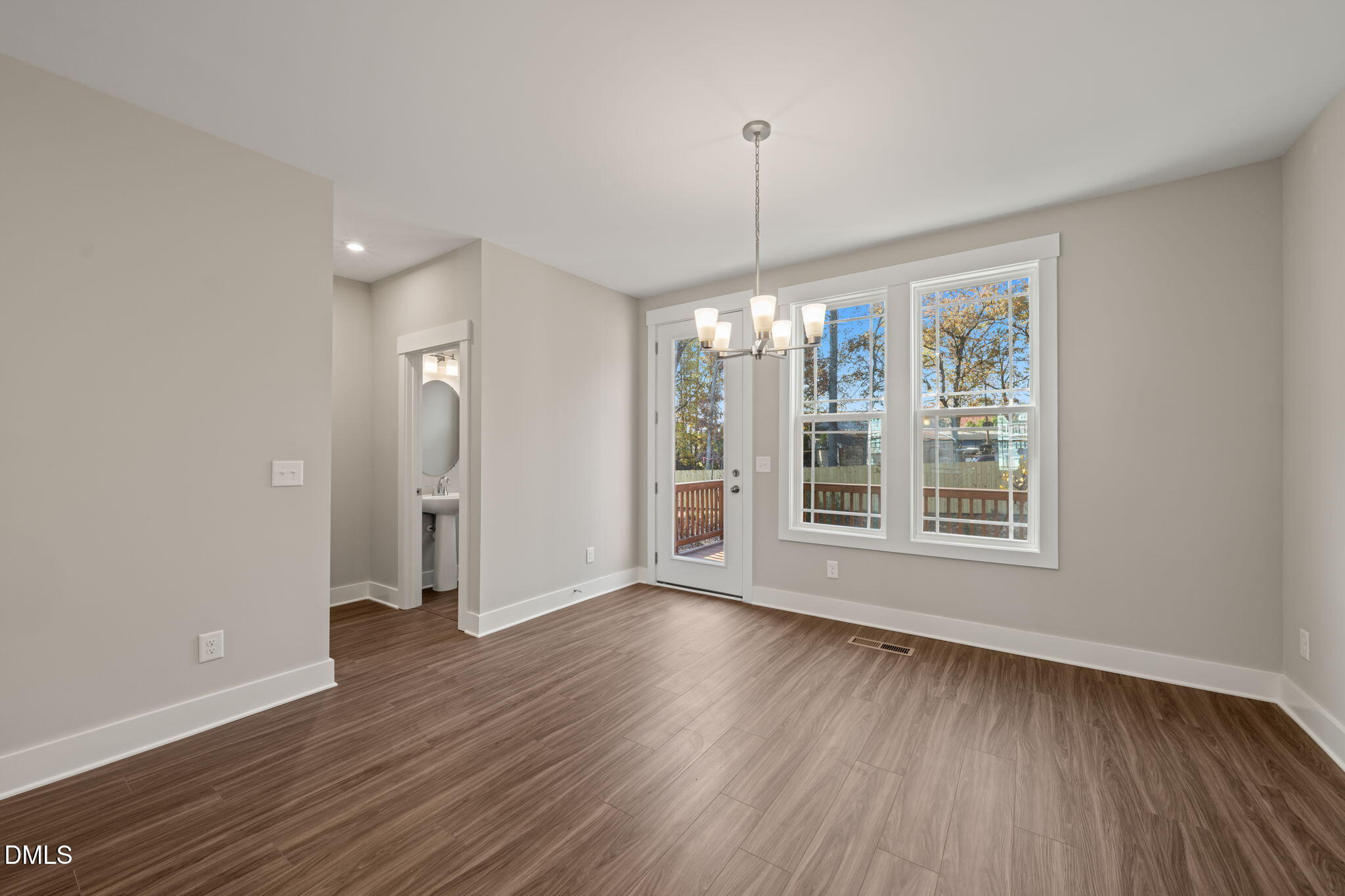 528 Plumleaf Lane Property Photo 7