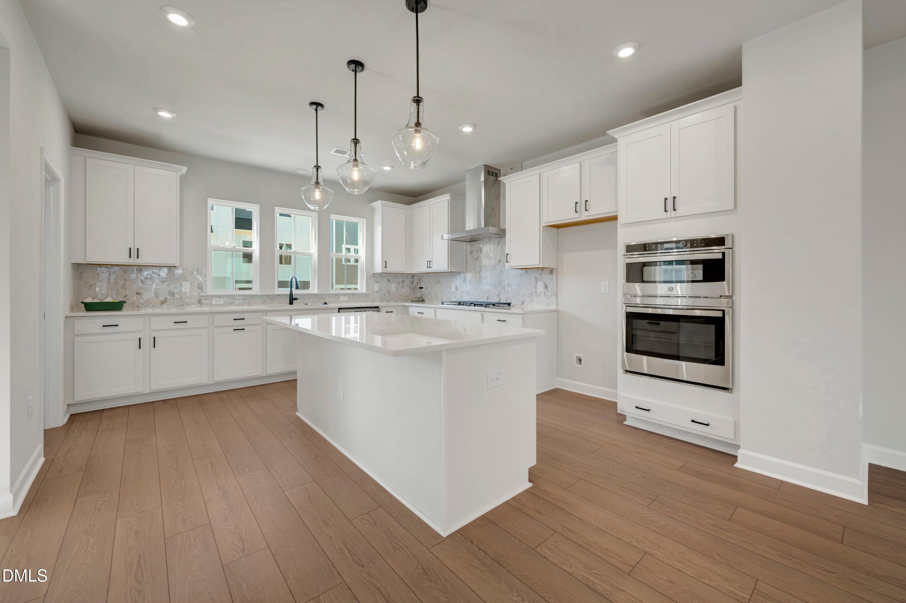 710 Hyperion Alley Property Photo 3