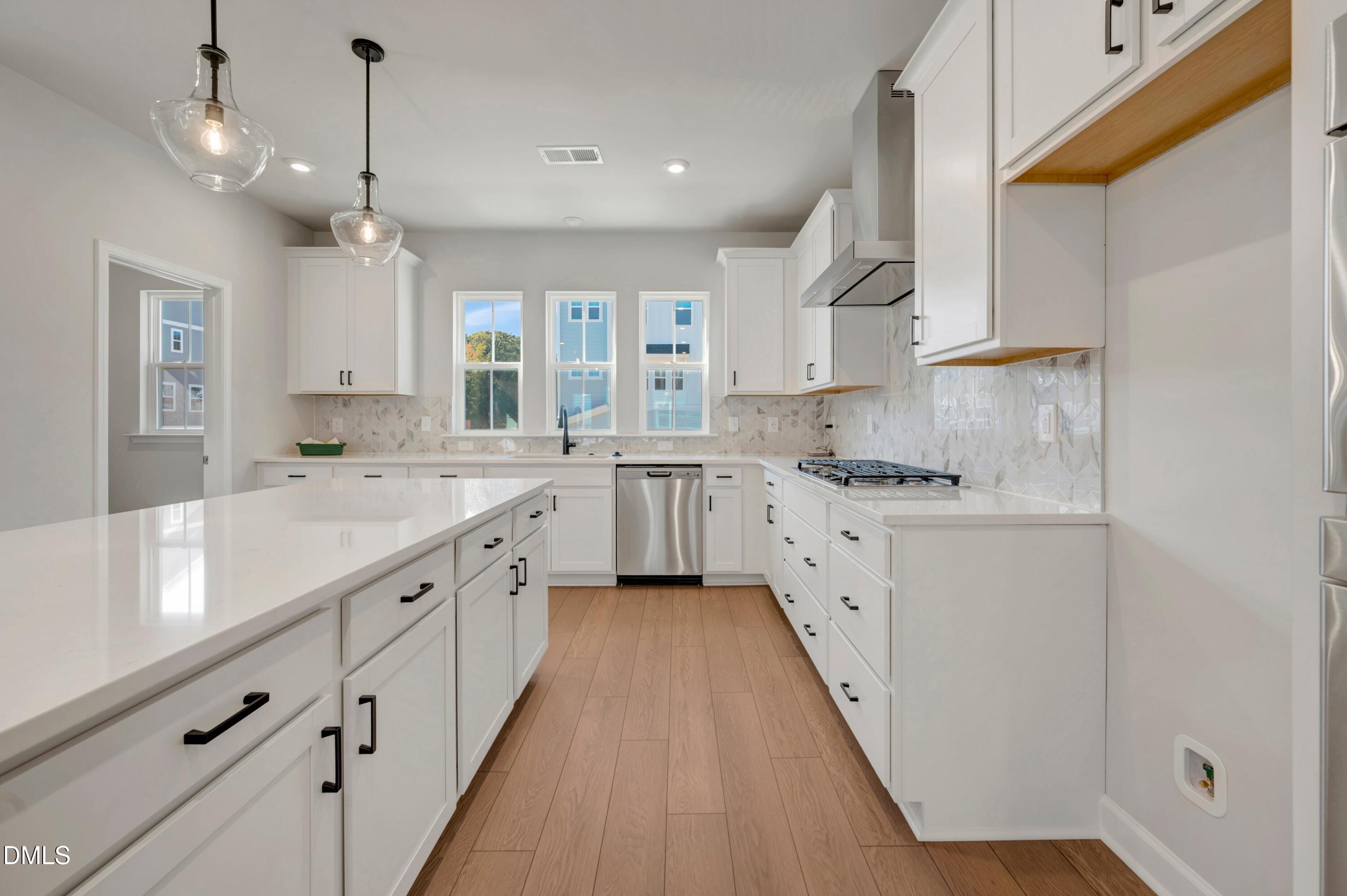 710 Hyperion Alley Property Photo 6