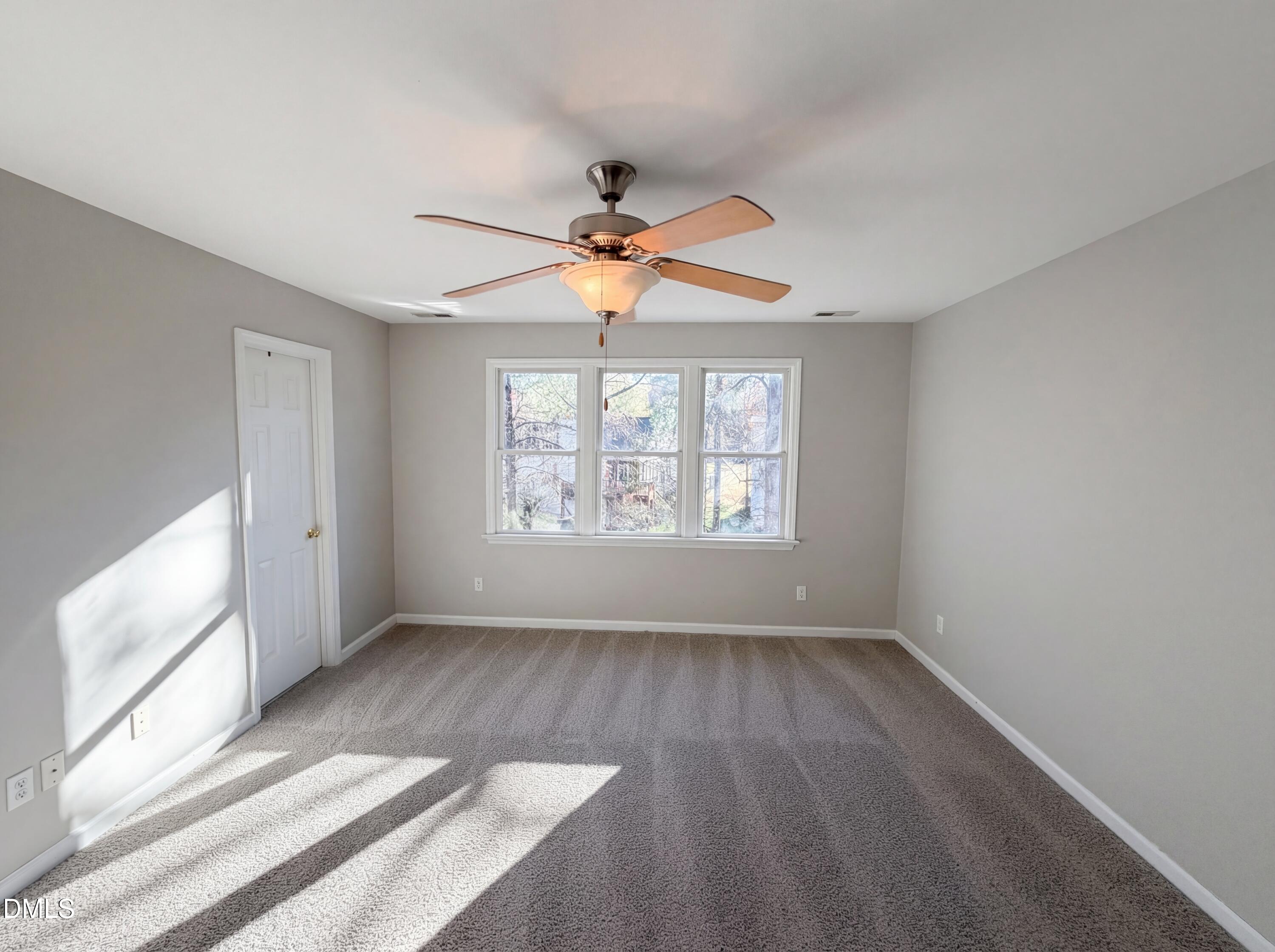 304 Arlington Ridge Ridge Property Photo 4