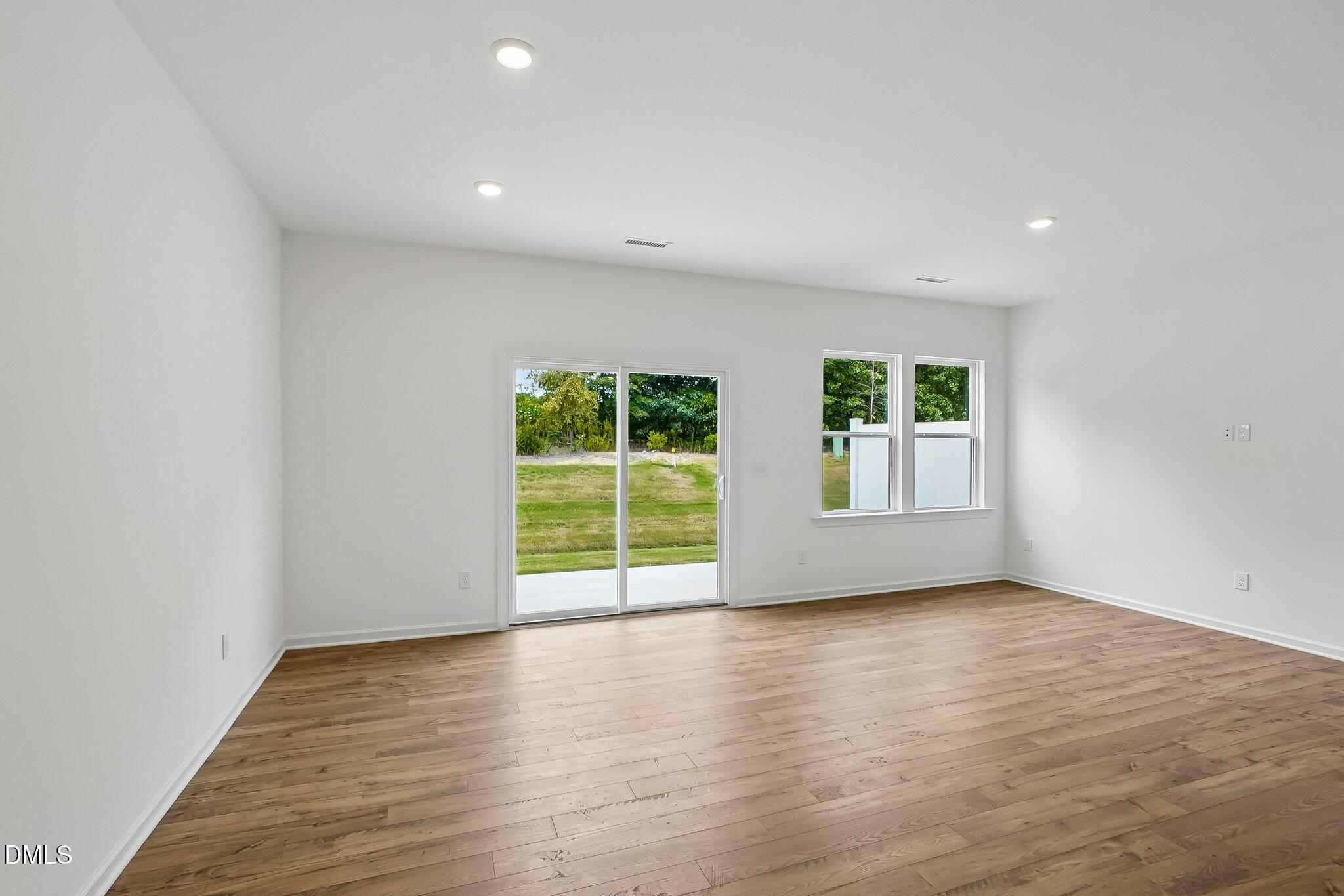 190 Hank Way Property Photo 3