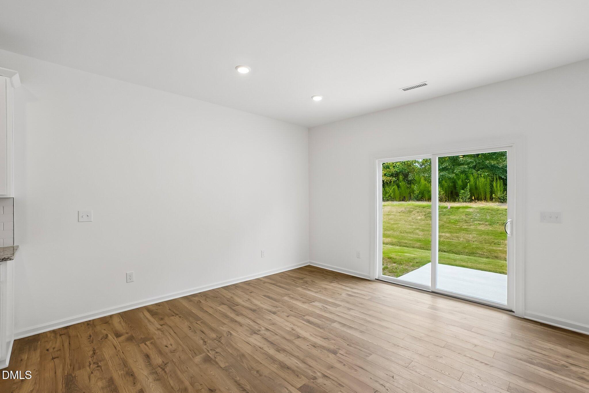 190 Hank Way Property Photo 6
