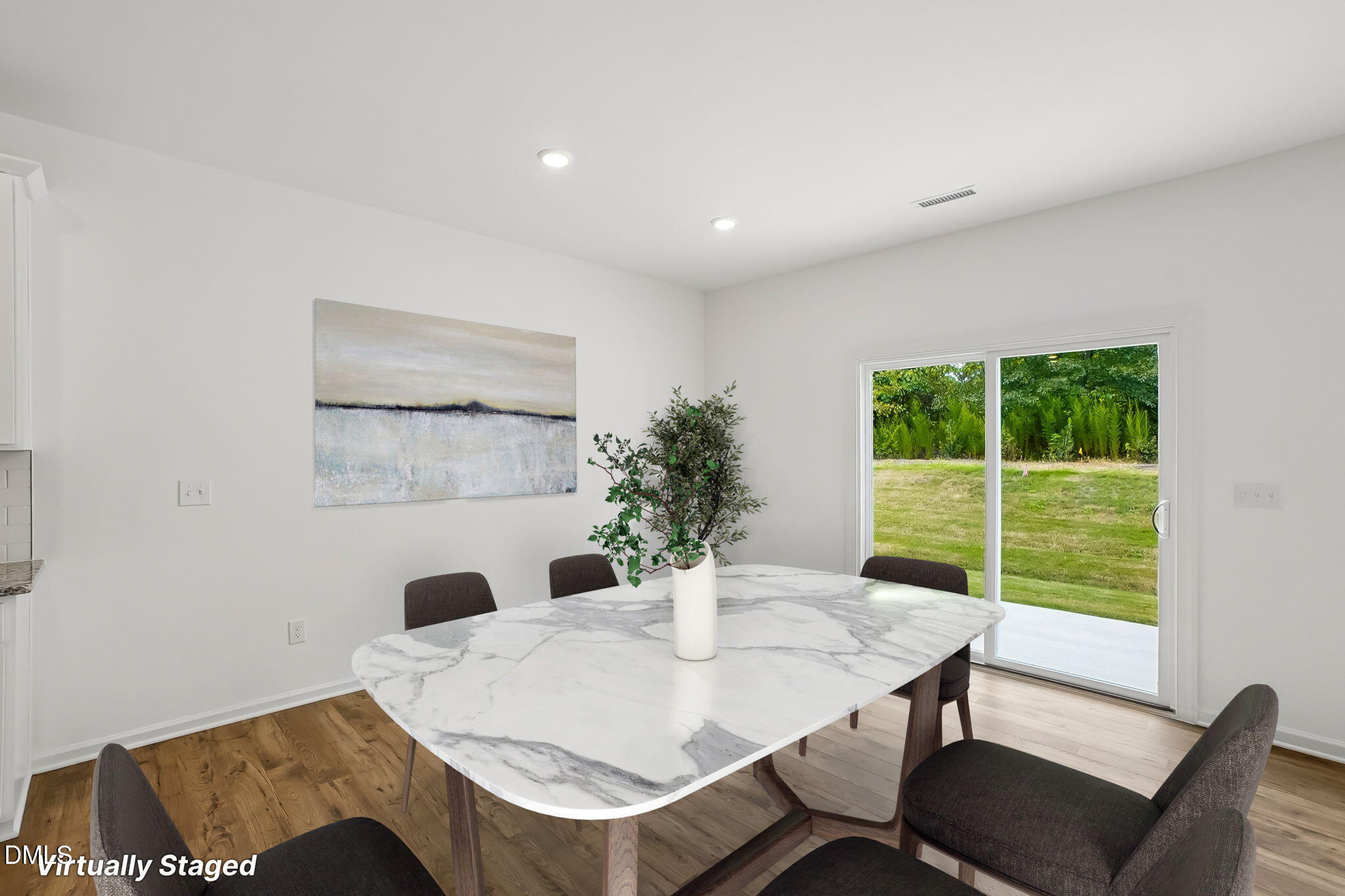 190 Hank Way Property Photo 7