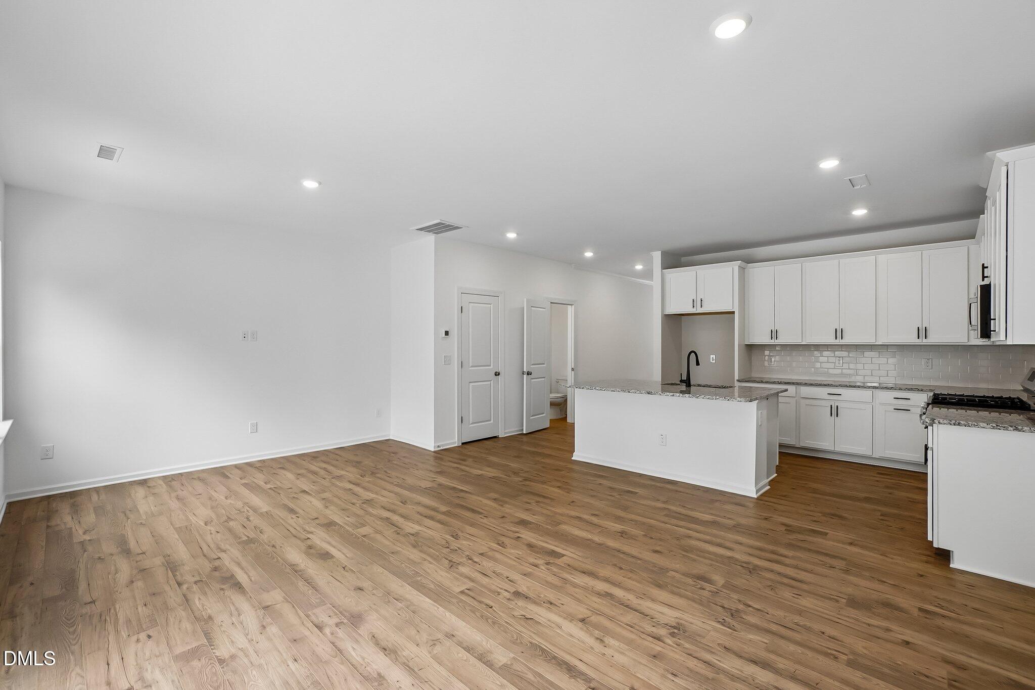 190 Hank Way Property Photo 8