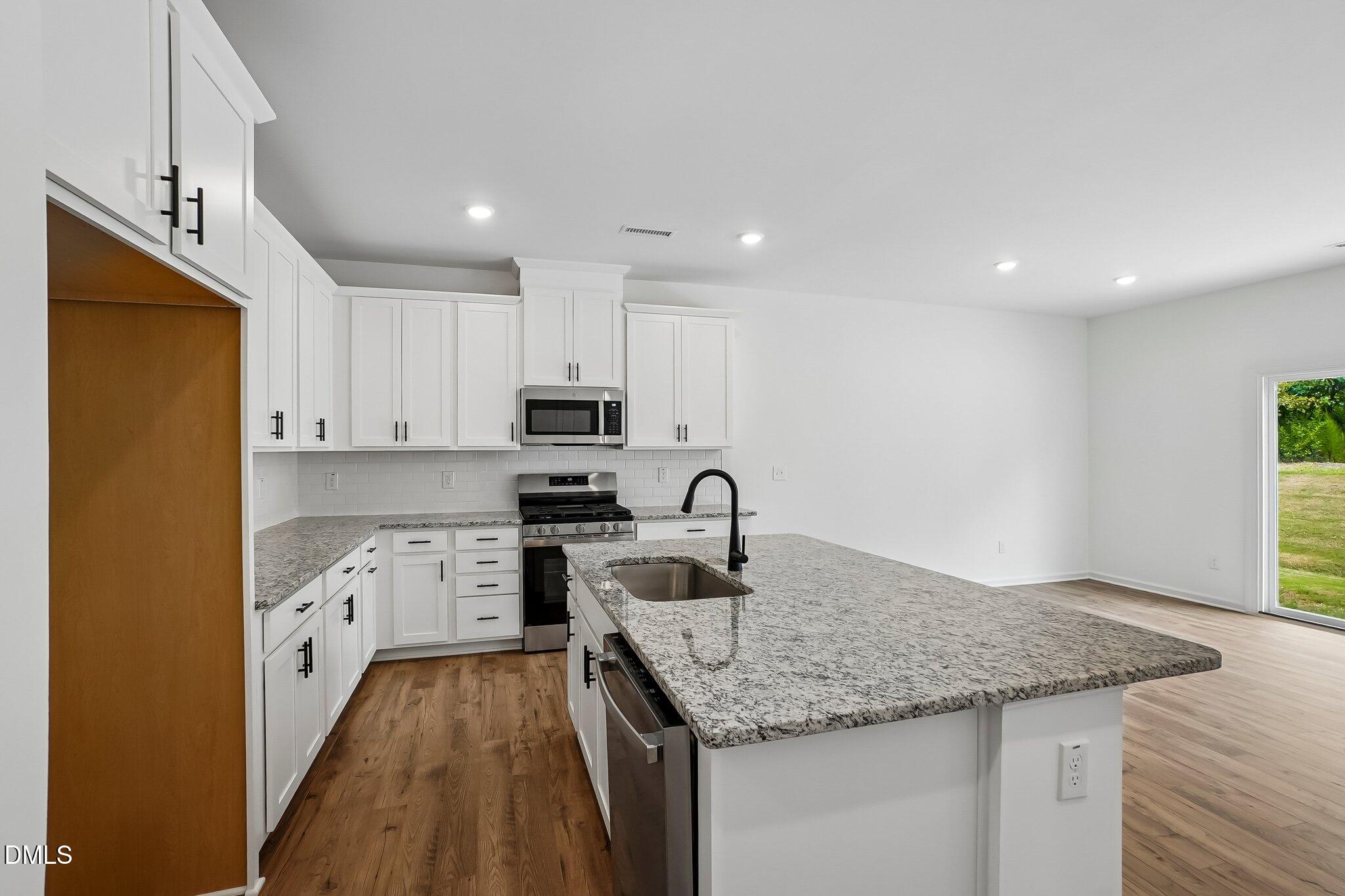 190 Hank Way Property Photo 14