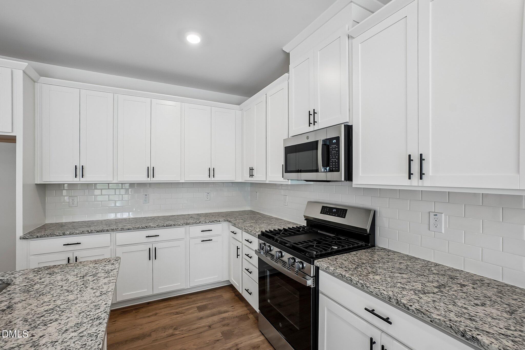 190 Hank Way Property Photo 16