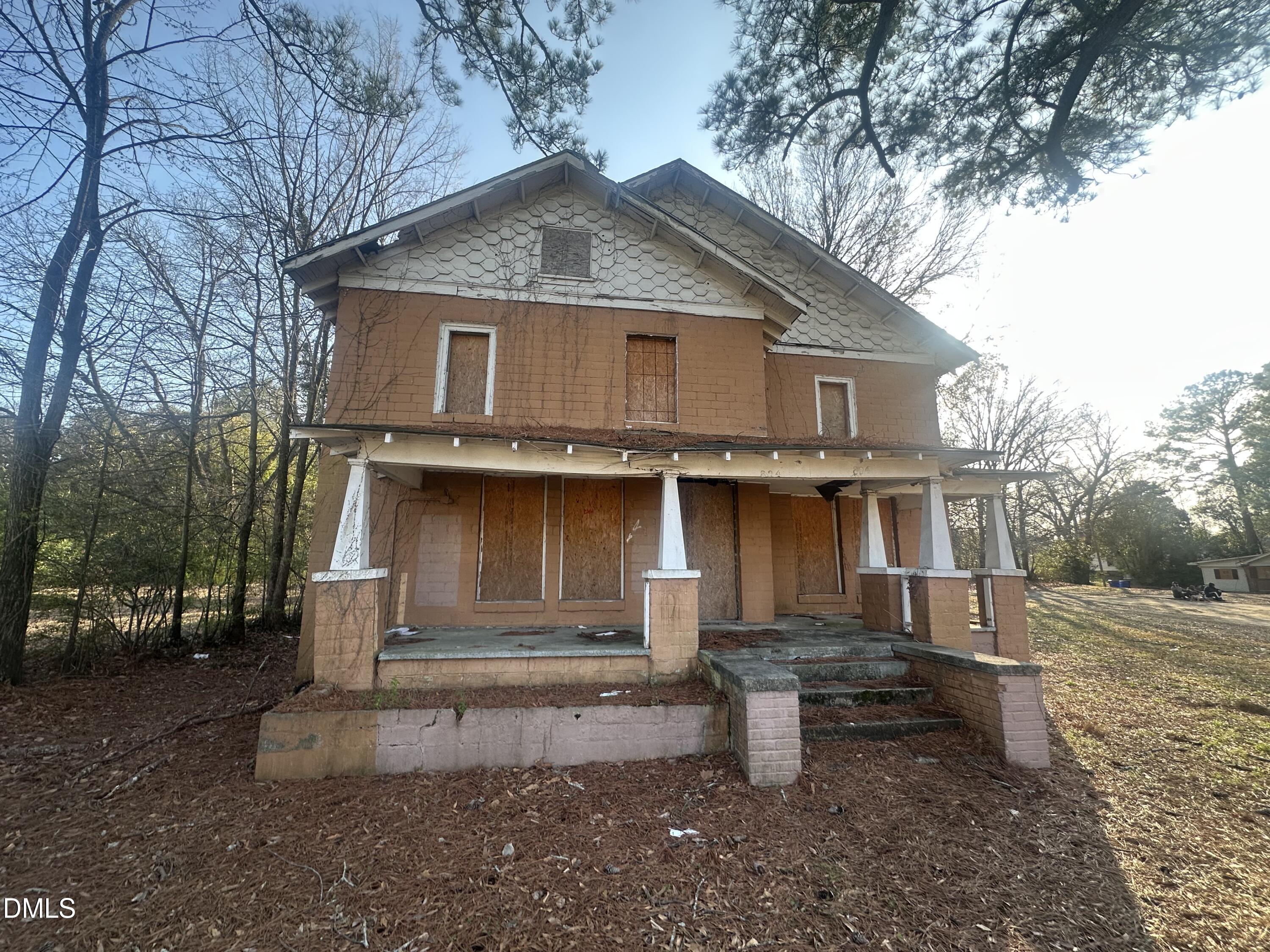 804 Vance Street E Property Photo 1