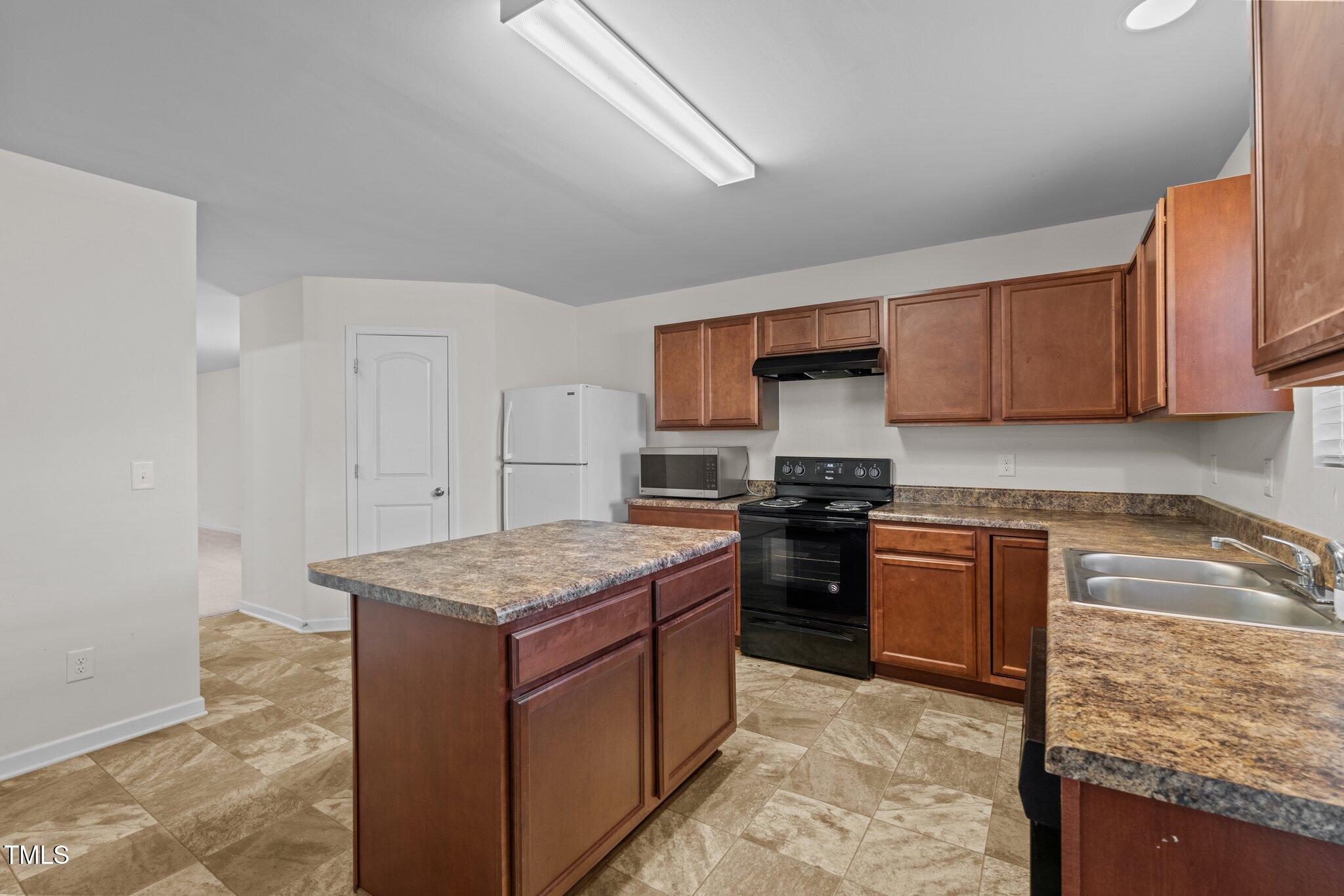 16 Summerwood Lane Property Photo 9