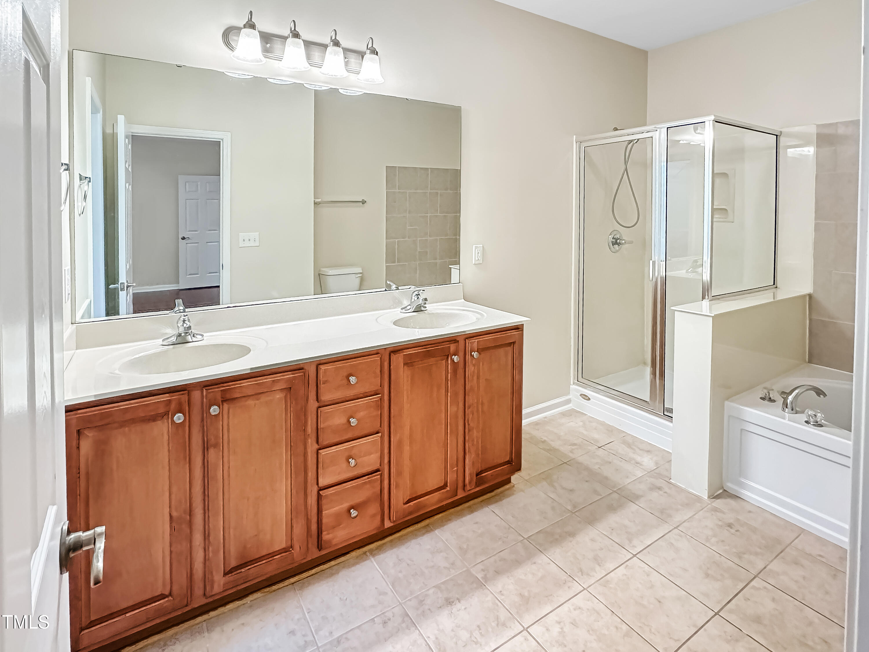 804 Blue Thorn Drive Property Photo 14