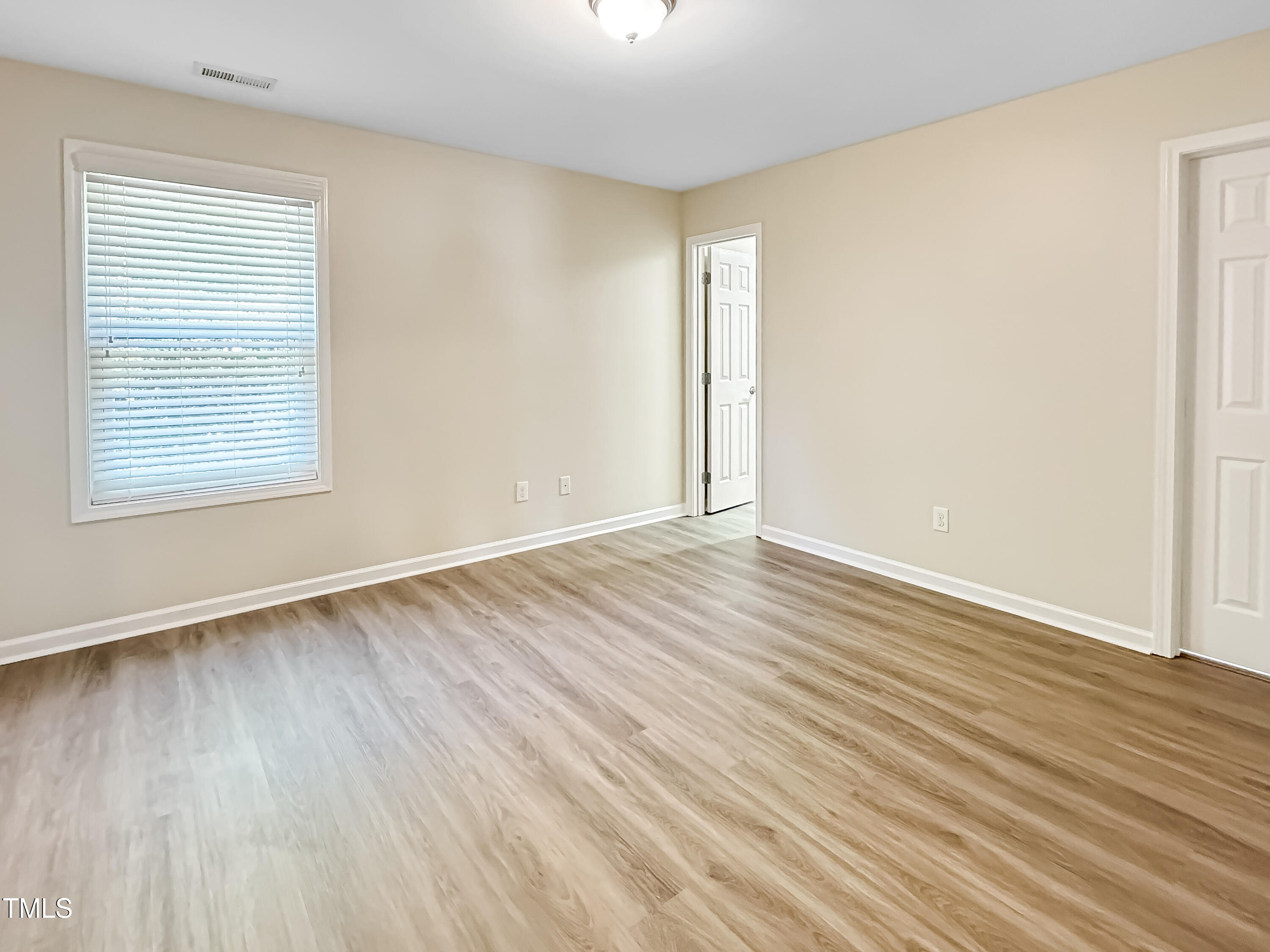 804 Blue Thorn Drive Property Photo 20
