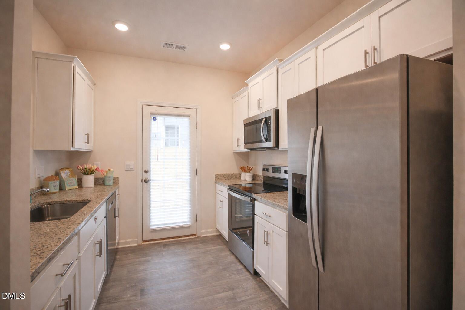 2320 Lily Drive Property Photo 6