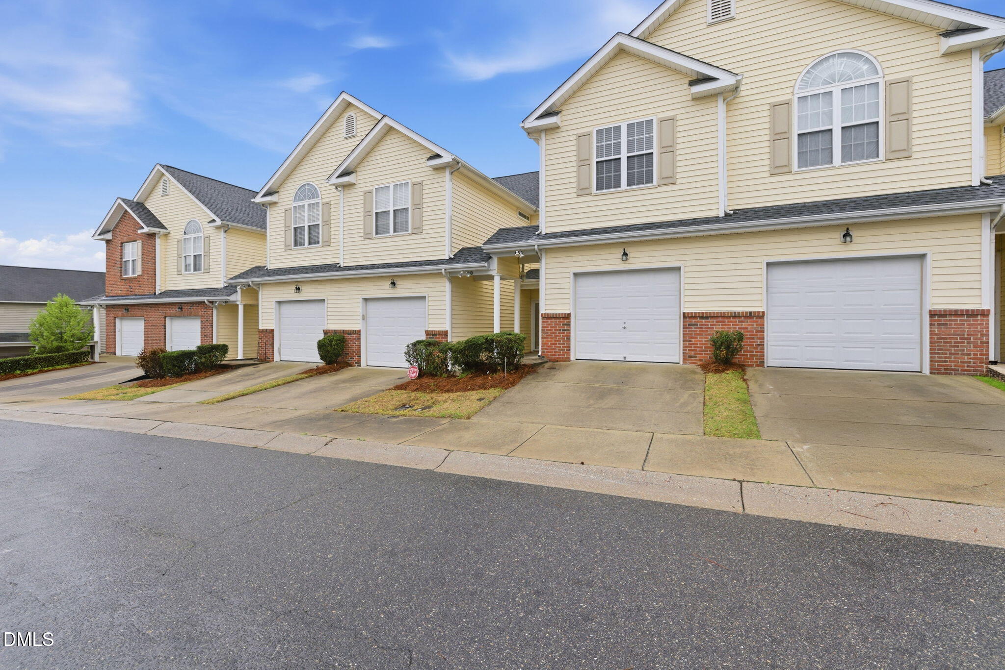 908 Hadel Place Property Photo 3